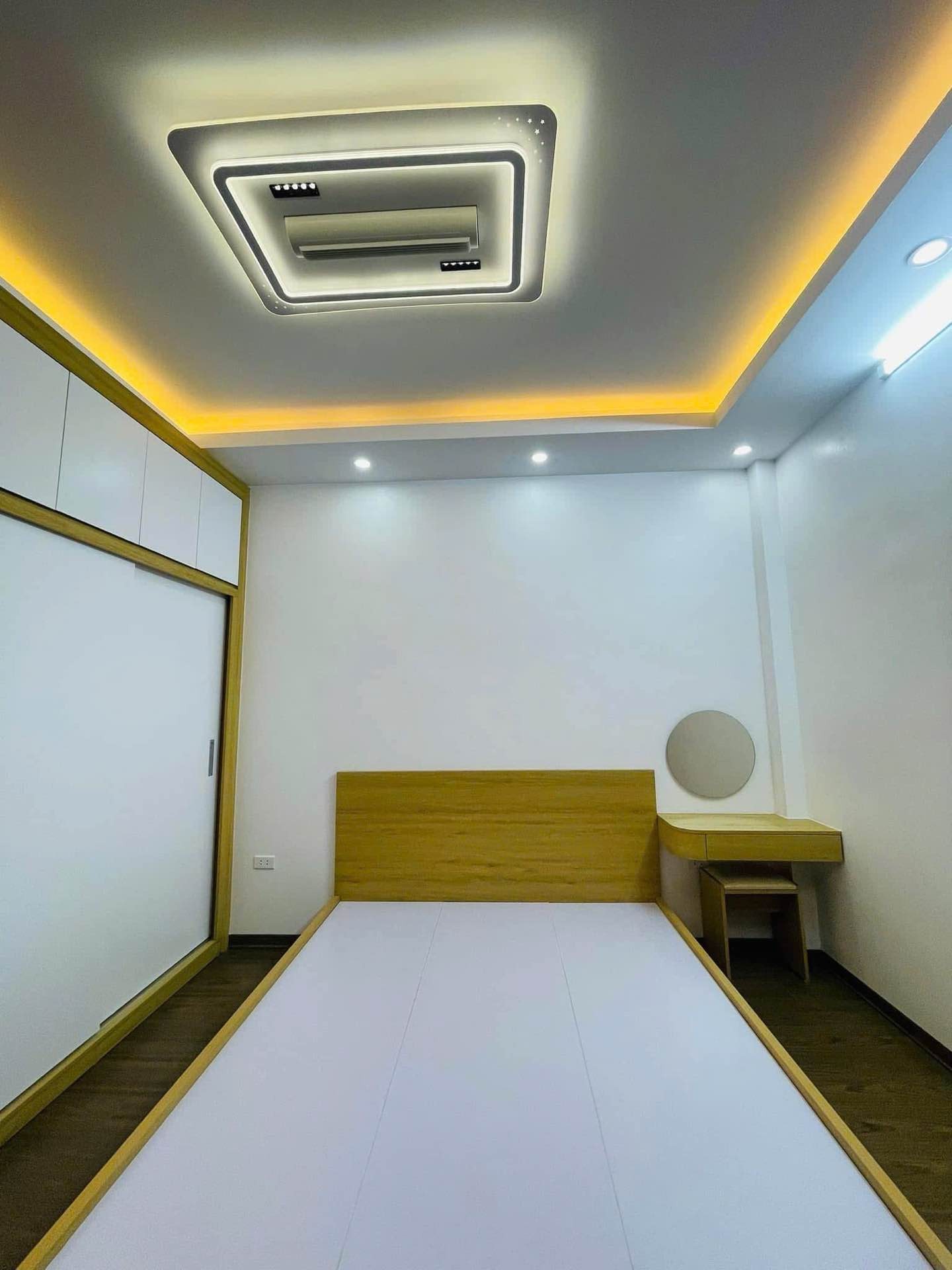 Bán nhà Giải Phóng - diện tích 38m2 5 tầng - ô tô đỗ cửa - giá 6,8 tỷ