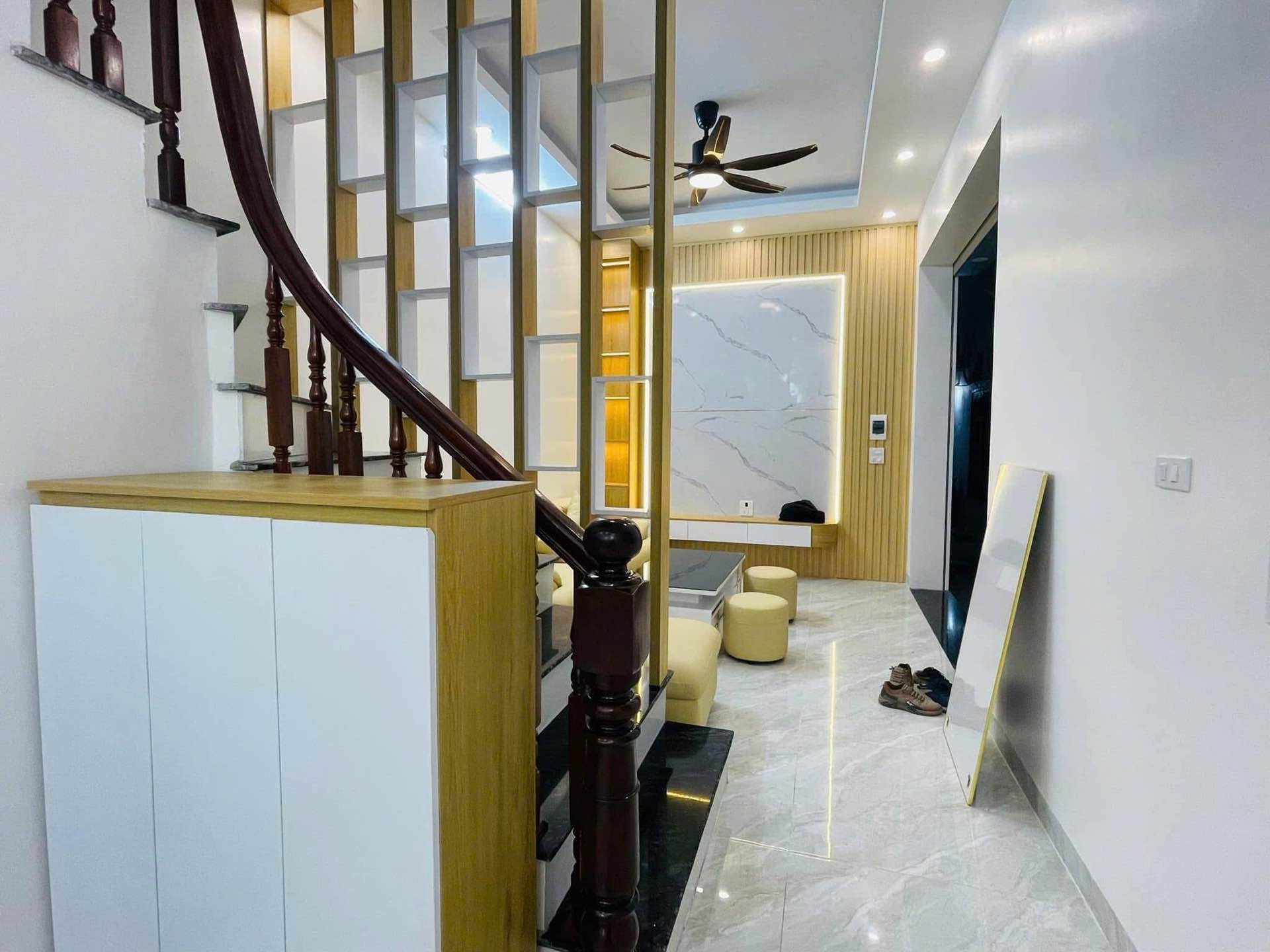 Bán nhà Giải Phóng - diện tích 38m2 5 tầng - ô tô đỗ cửa - giá 6,8 tỷ