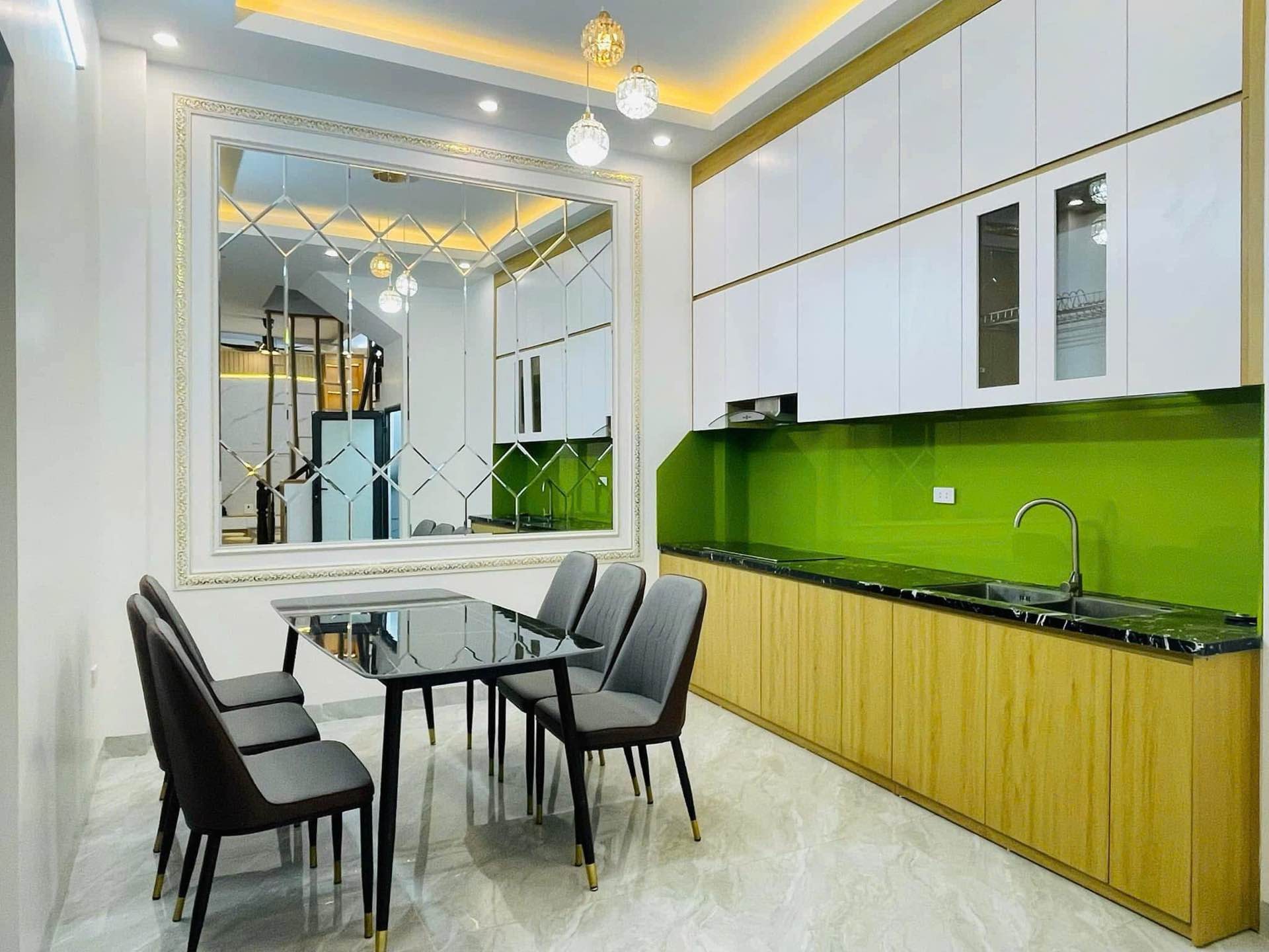 Bán nhà Giải Phóng - diện tích 38m2 5 tầng - ô tô đỗ cửa - giá 6,8 tỷ