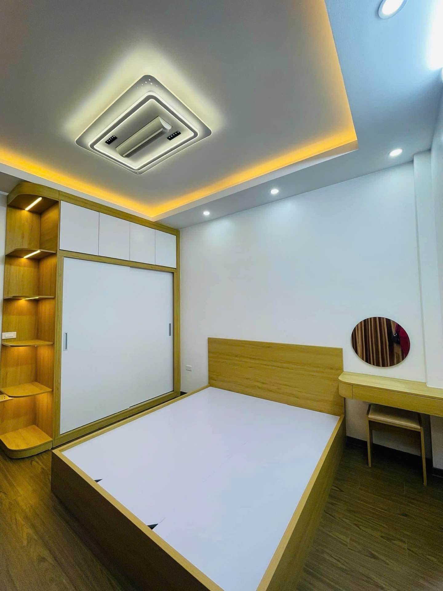 Bán nhà Giải Phóng - diện tích 38m2 5 tầng - ô tô đỗ cửa - giá 6,8 tỷ