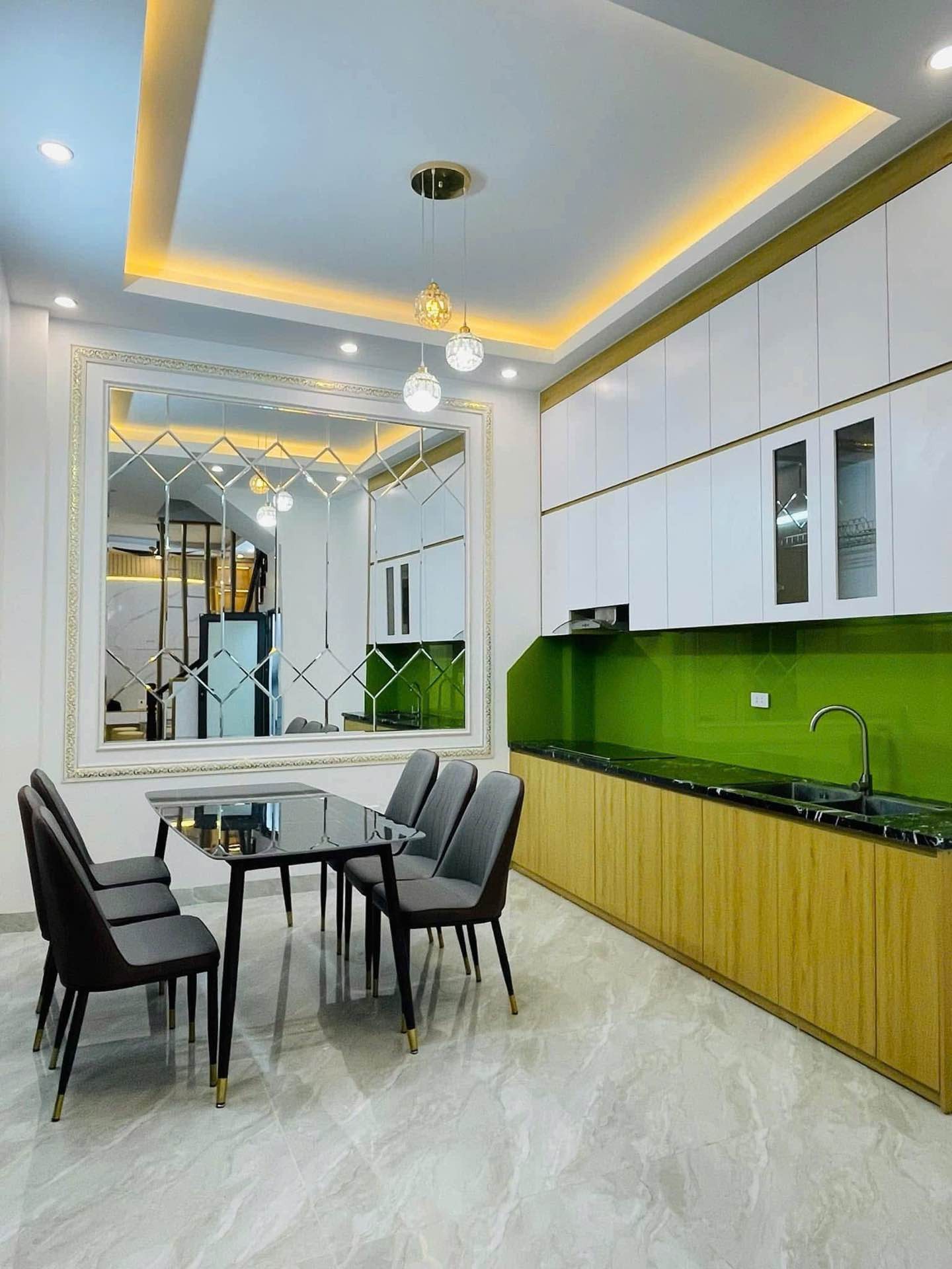 Bán nhà Giải Phóng - diện tích 38m2 5 tầng - ô tô đỗ cửa - giá 6,8 tỷ