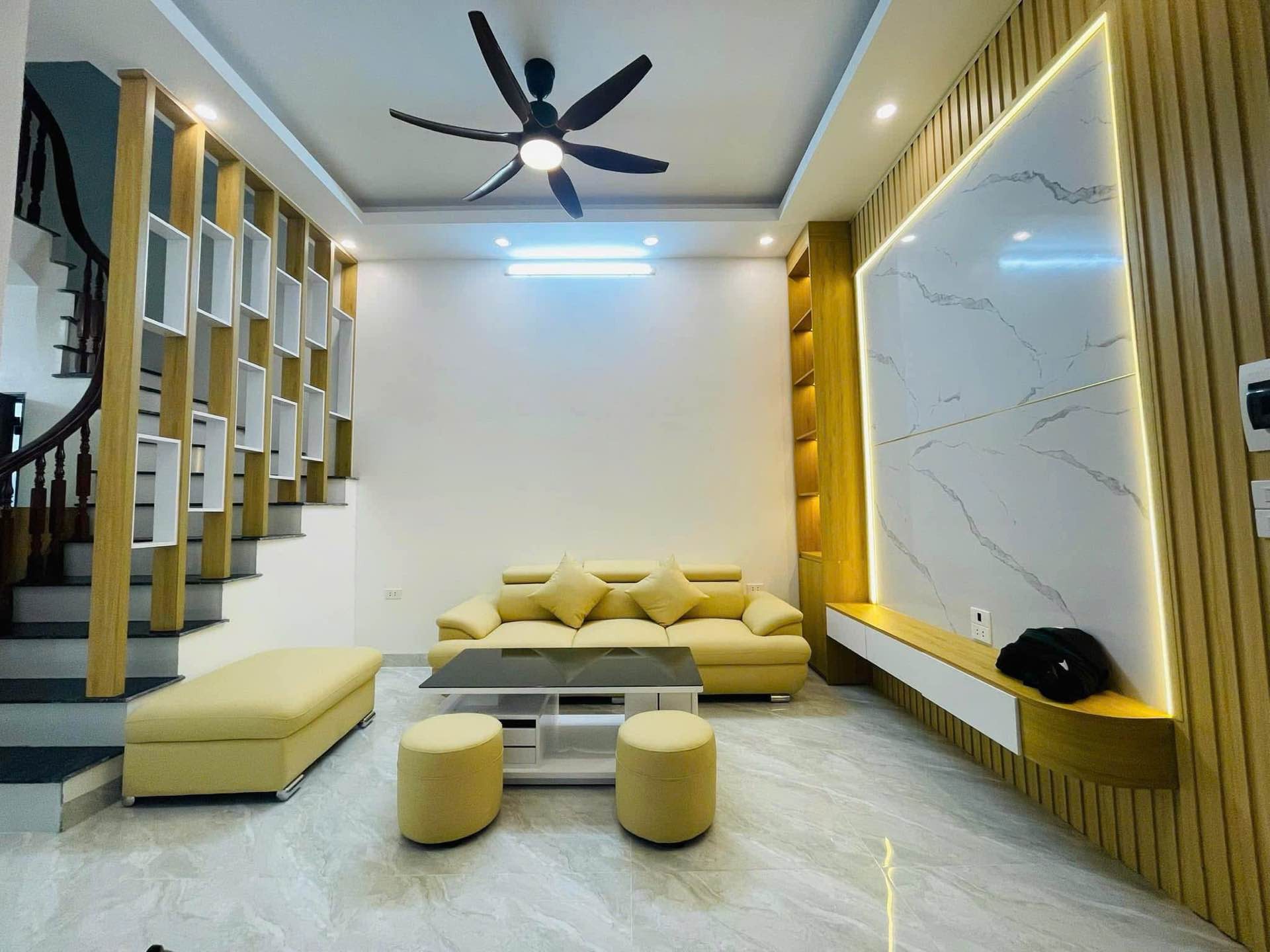 Bán nhà Giải Phóng - diện tích 38m2 5 tầng - ô tô đỗ cửa - giá 6,8 tỷ