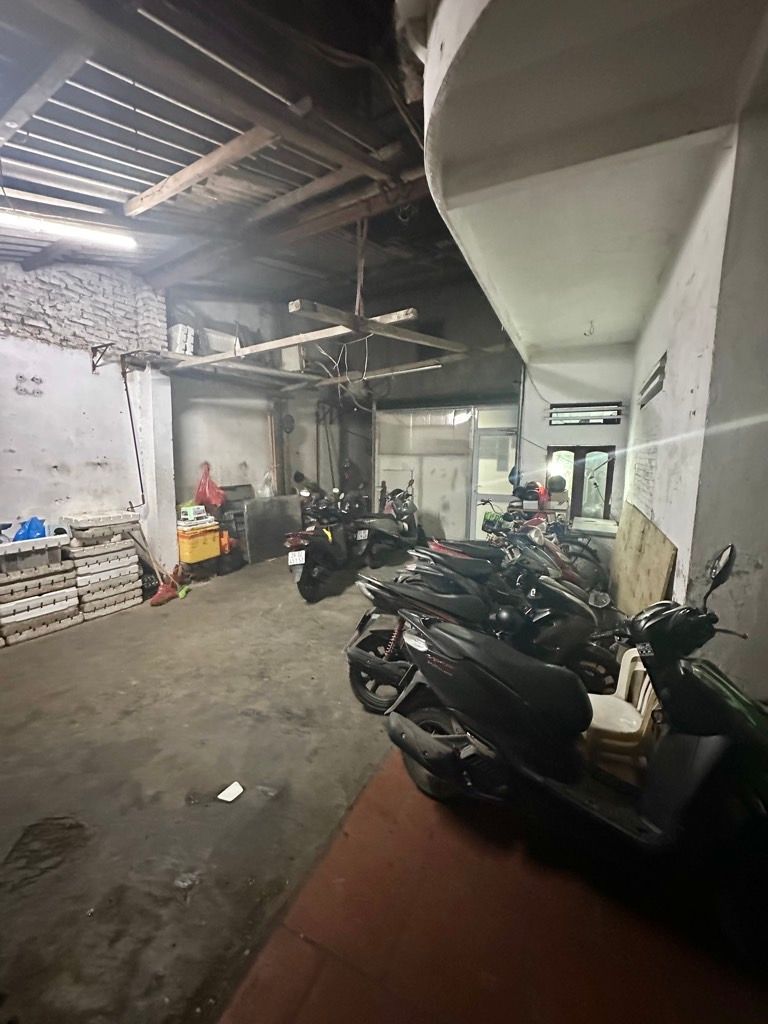 Bán nhà Yên Lạc - diện tích 110m2 3 tầng - ô tô vào nhà - giá 49,5 tỷ