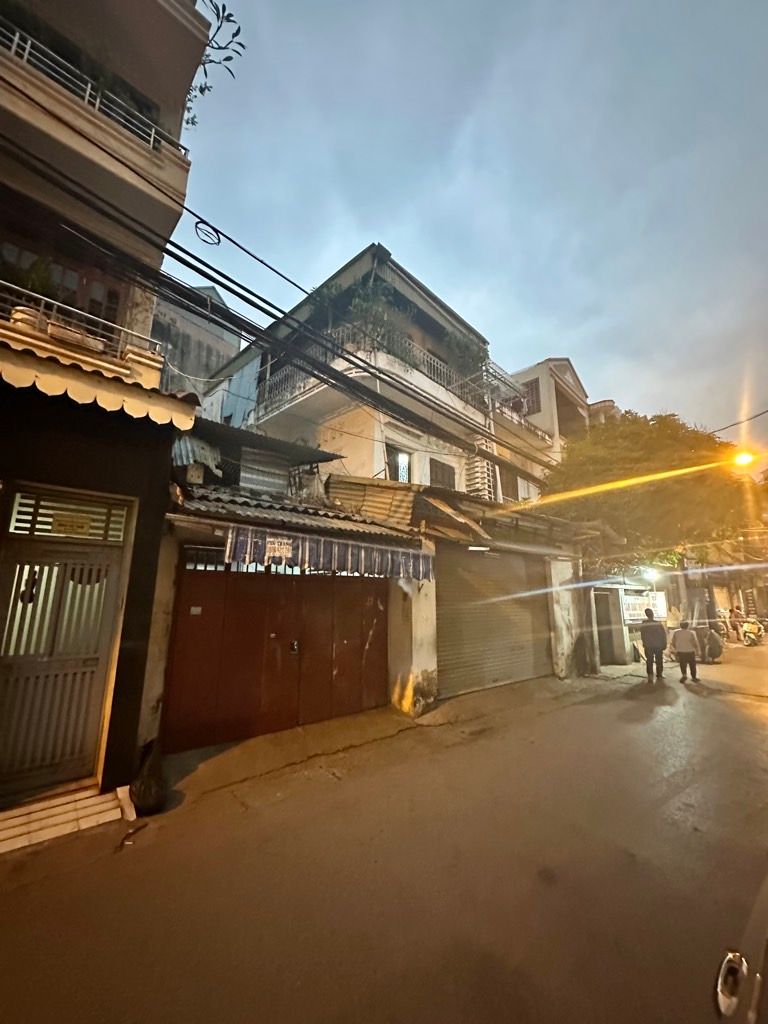 Bán nhà Yên Lạc - diện tích 110m2 3 tầng - ô tô vào nhà - giá 49,5 tỷ