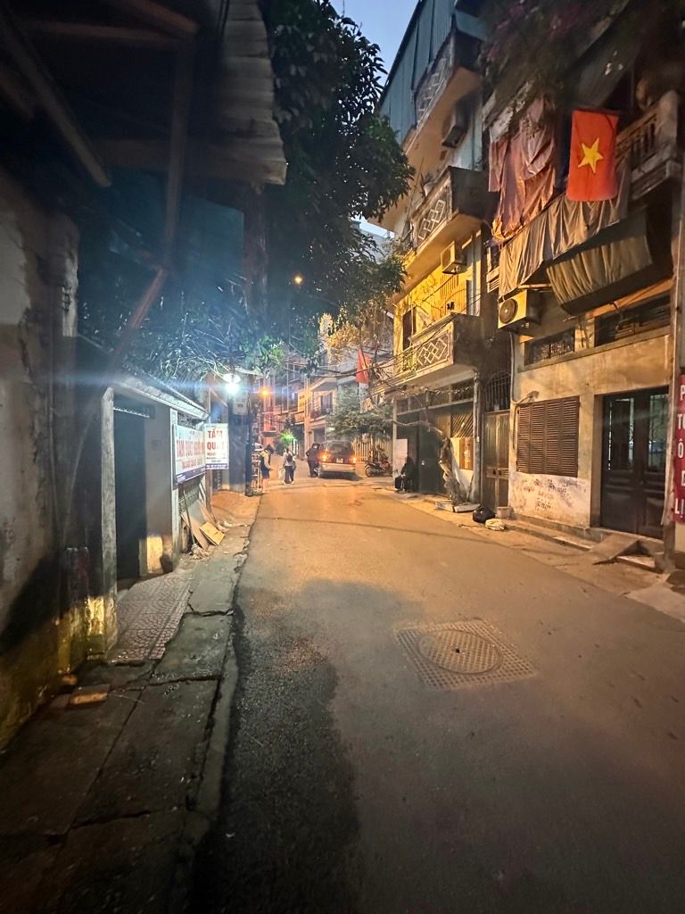 Bán nhà Yên Lạc - diện tích 110m2 3 tầng - ô tô vào nhà - giá 49,5 tỷ