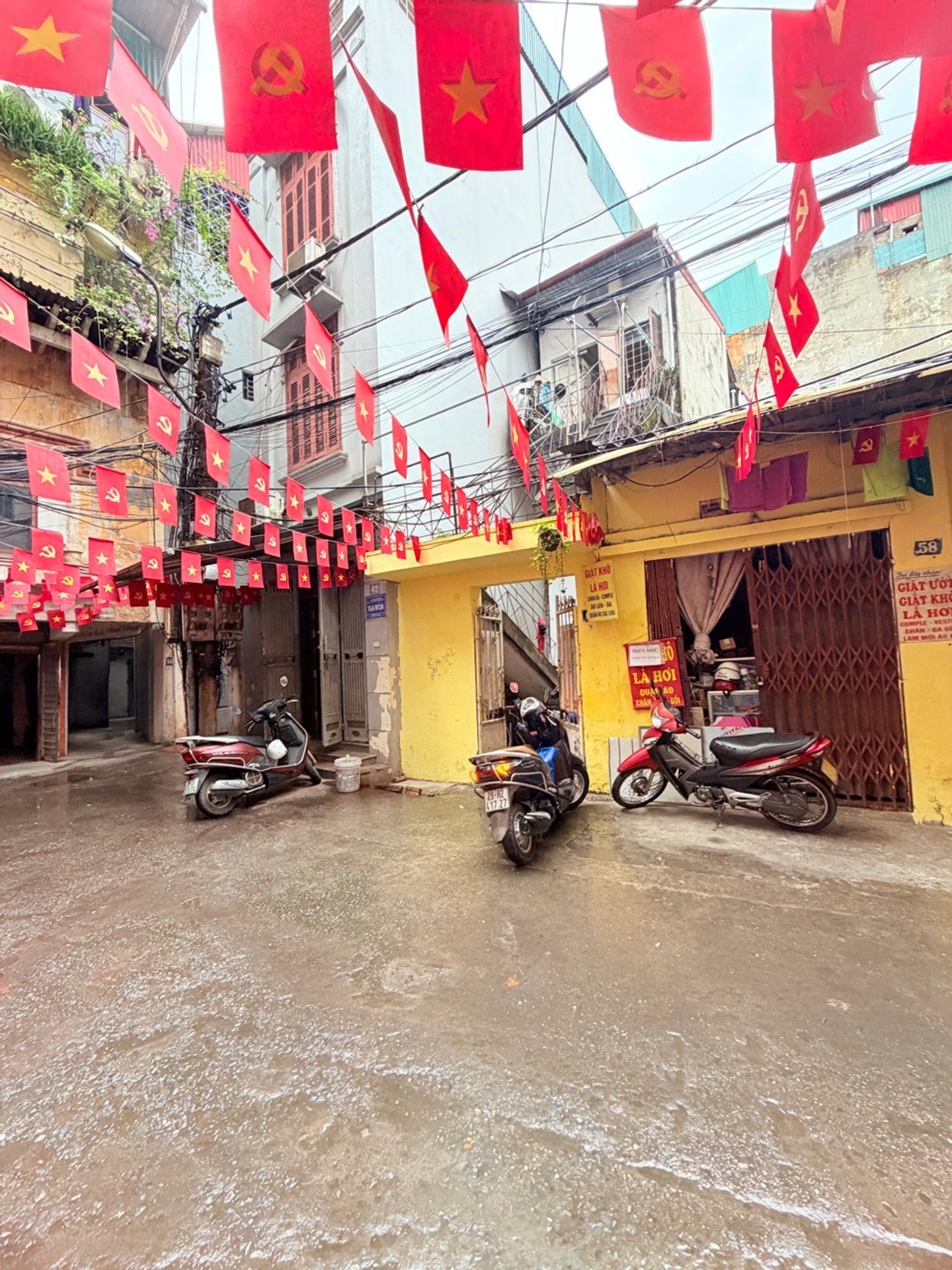 Bán nhà Hai Bà Trưng - diện tích 43m2 2 tầng - ô tô đỗ cửa - giá 12,6 tỷ