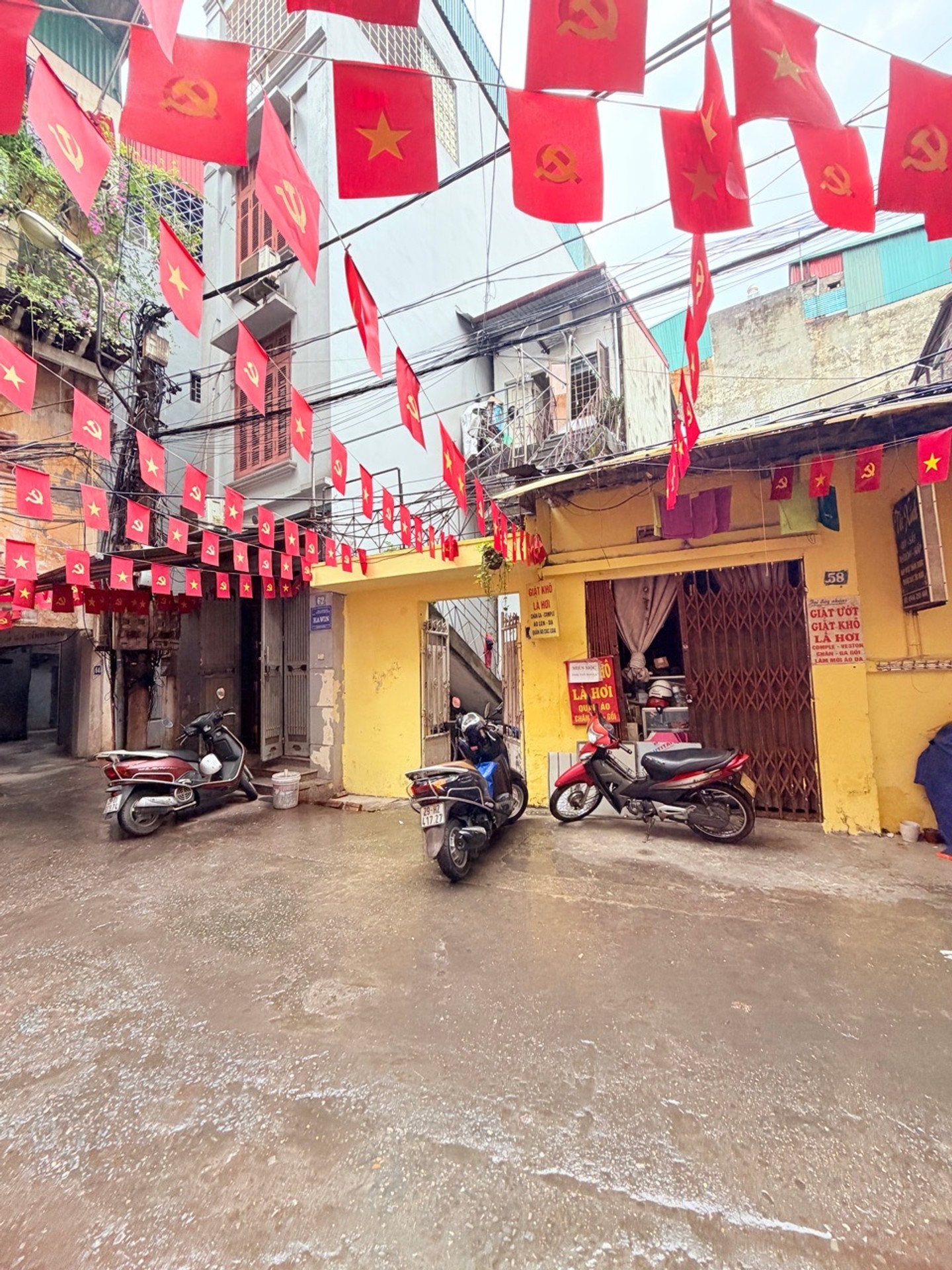 Bán nhà Hai Bà Trưng - diện tích 43m2 2 tầng - ô tô đỗ cửa - giá 12,6 tỷ