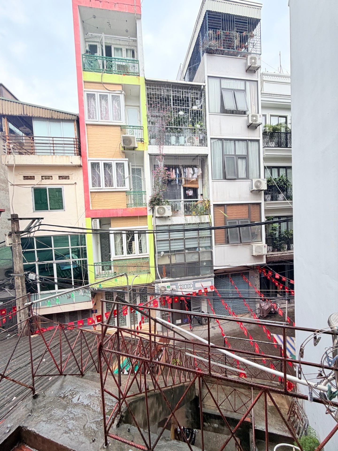 Bán nhà Hai Bà Trưng - diện tích 43m2 2 tầng - ô tô đỗ cửa - giá 12,6 tỷ