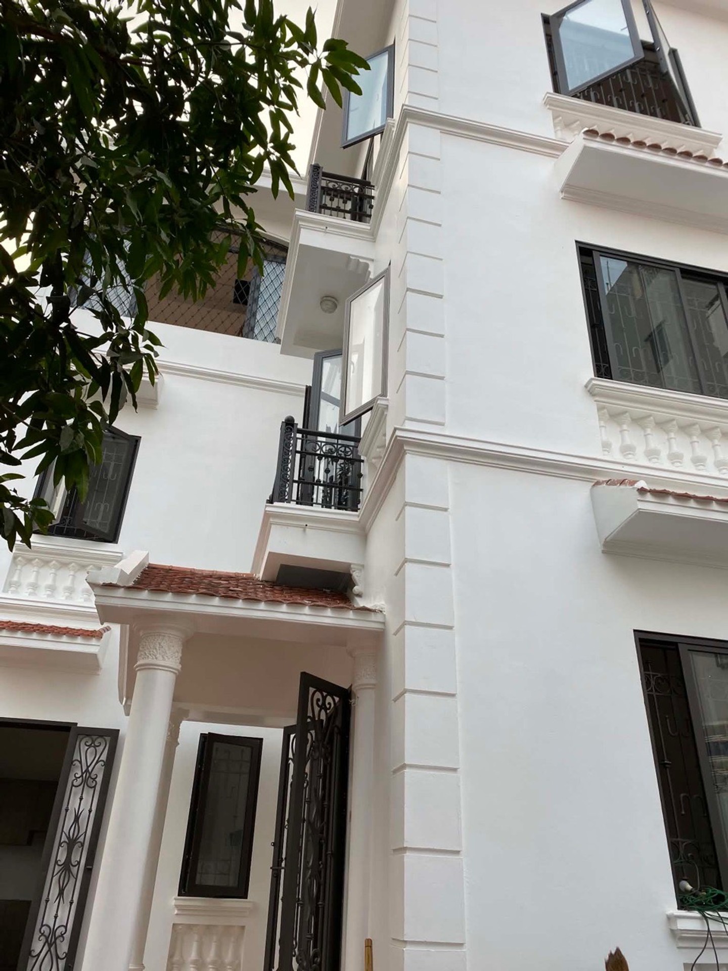 Bán nhà Minh Khai - diện tích 180m2 3 tầng - Nhà thoáng, full nội thất - giá 30 tỷ