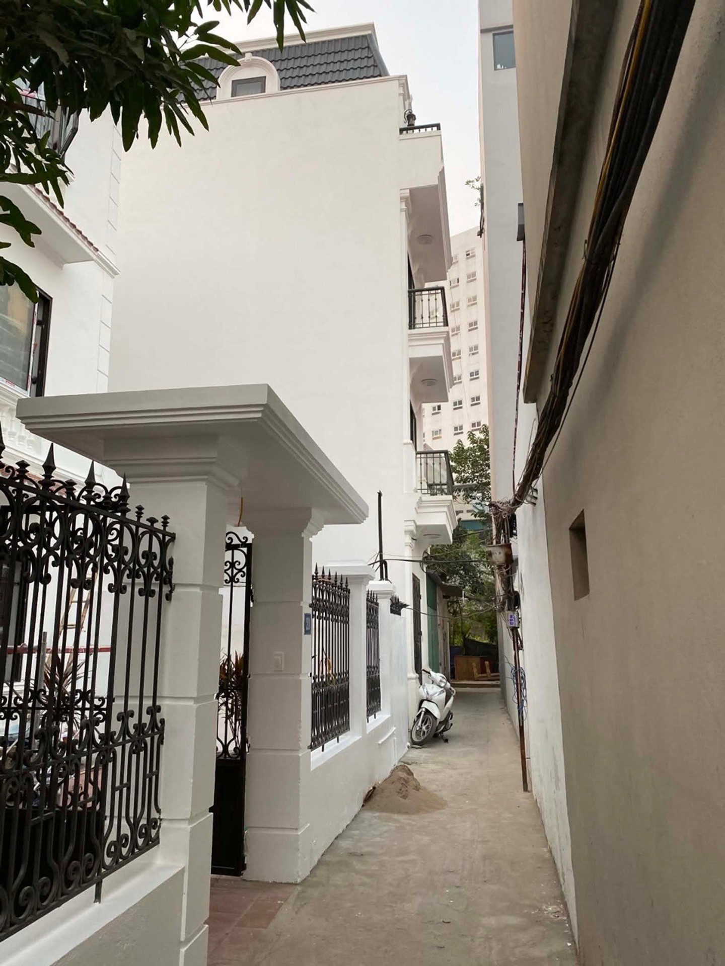 Bán nhà Minh Khai - diện tích 180m2 3 tầng - Nhà thoáng, full nội thất - giá 30 tỷ