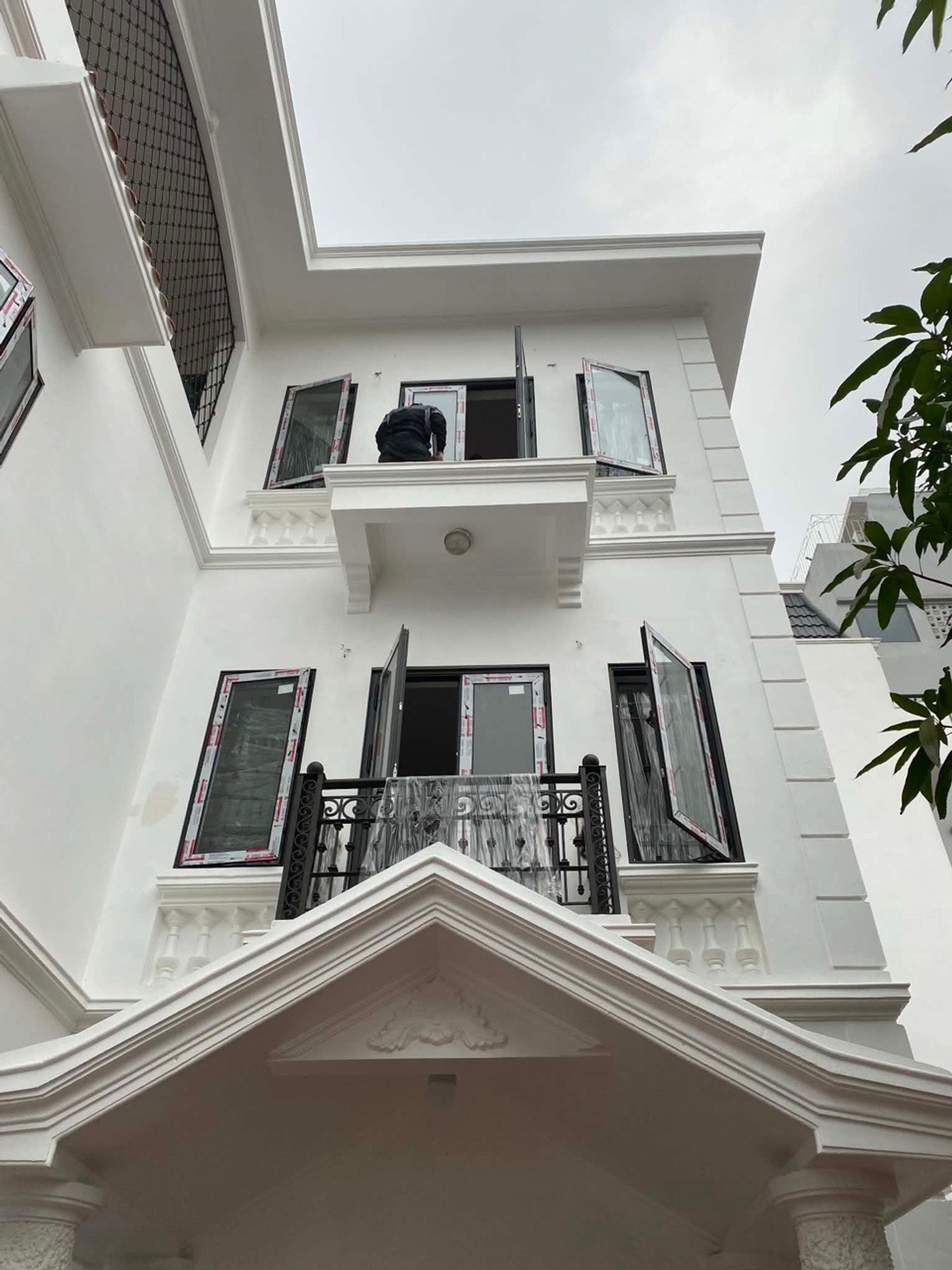 Bán nhà Minh Khai - diện tích 180m2 3 tầng - Nhà thoáng, full nội thất - giá 30 tỷ