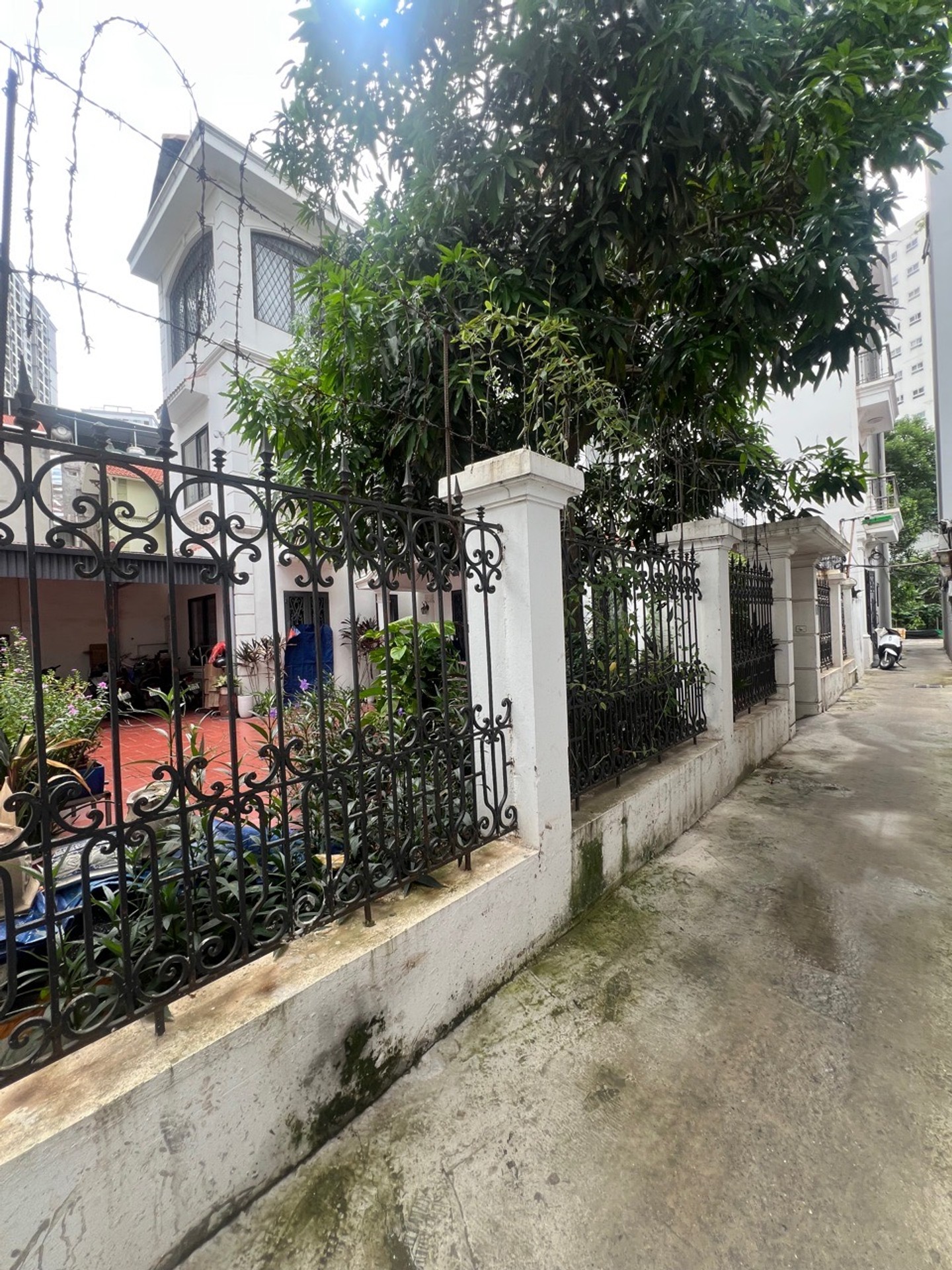 Bán nhà Minh Khai - diện tích 180m2 3 tầng - Nhà thoáng, full nội thất - giá 30 tỷ