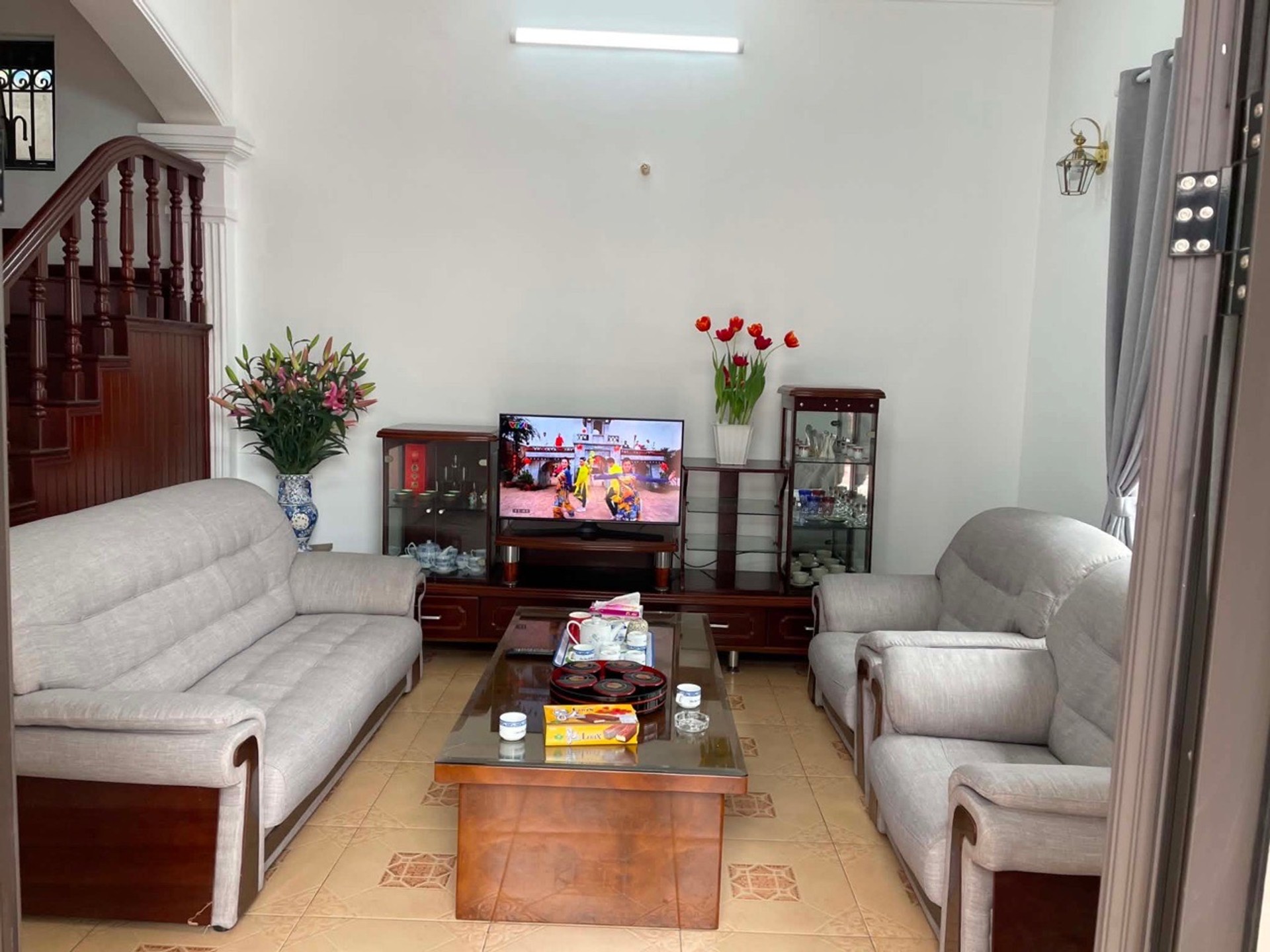 Bán nhà Minh Khai - diện tích 180m2 3 tầng - Nhà thoáng, full nội thất - giá 30 tỷ