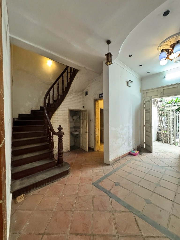 Bán nhà Ô Đồng Lầm - diện tích 103m2 5 tầng - Lô góc 2 mặt thoáng - giá 36,75 tỷ