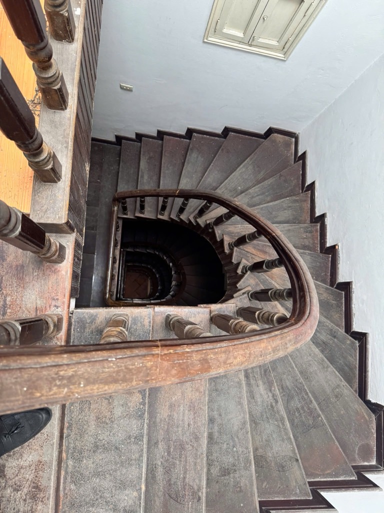 Bán nhà Ô Đồng Lầm - diện tích 103m2 5 tầng - Lô góc 2 mặt thoáng - giá 36,75 tỷ