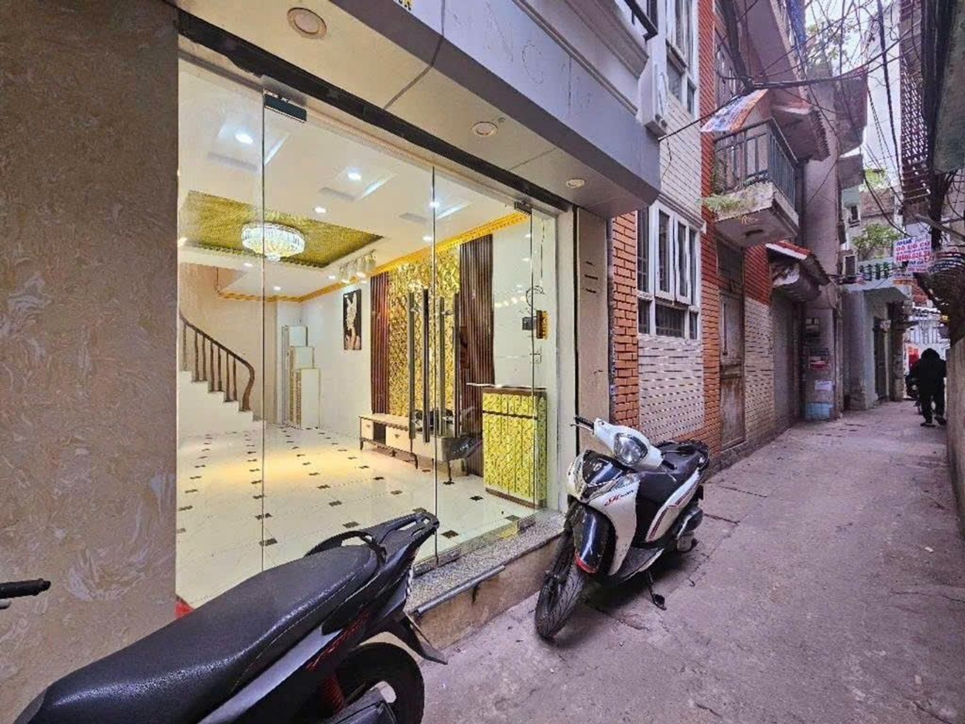 Bán nhà Trương Định - diện tích 21m2 4 tầng - Mặt ngõ thông, kinh doanh - giá 6,39 tỷ