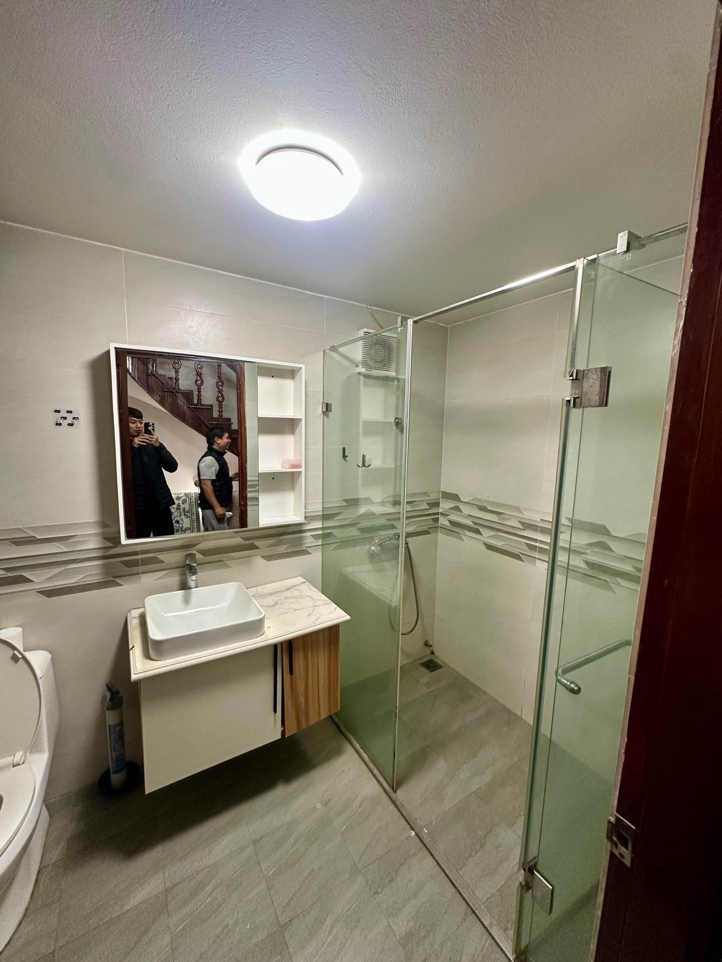 Bán nhà Cầu Giấy - diện tích 73m2 6 tầng - Lô góc 3 mặt thoáng - giá 29,5 tỷ