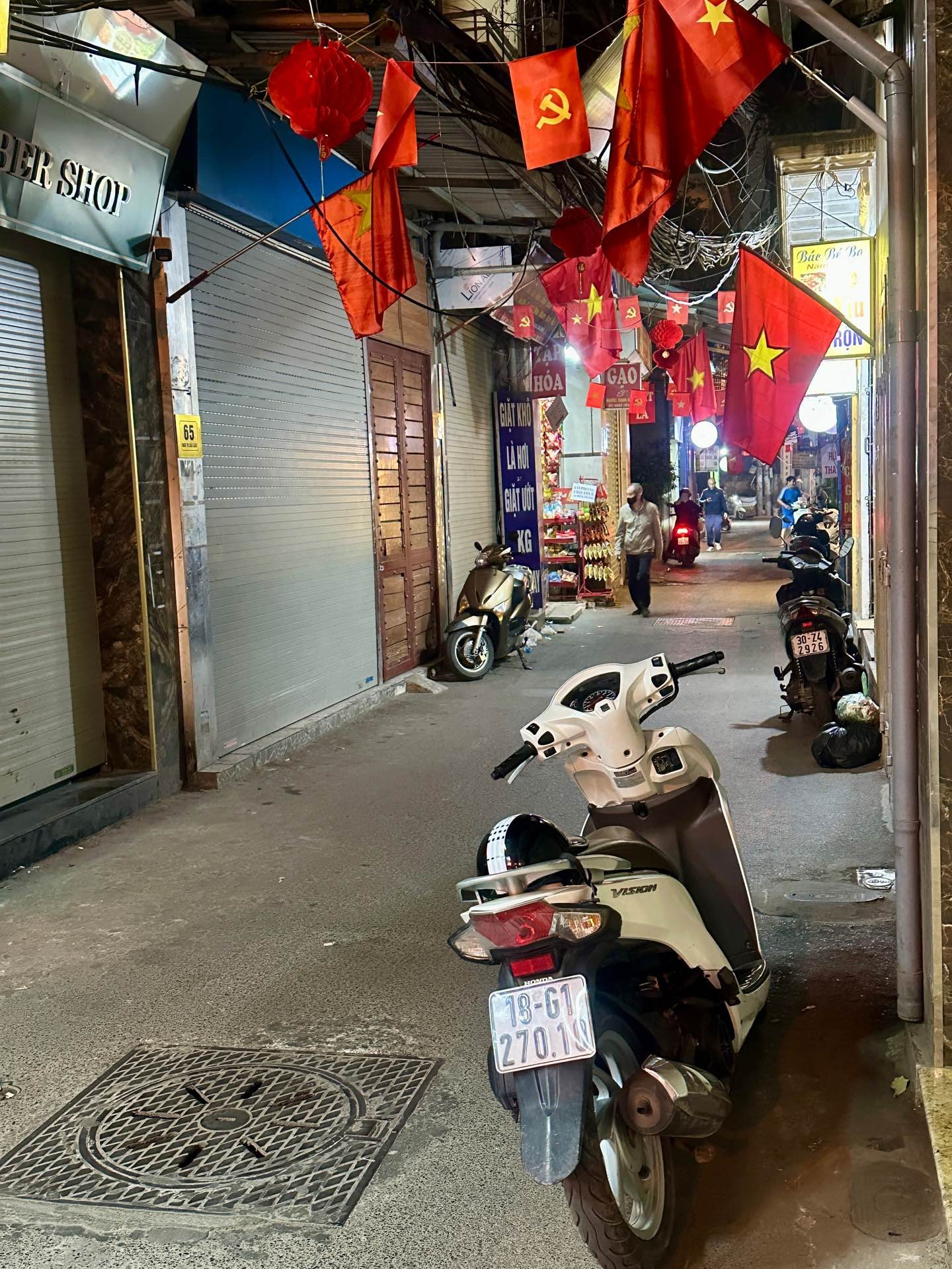 Bán nhà Cầu Giấy - diện tích 73m2 6 tầng - Lô góc 3 mặt thoáng - giá 29,5 tỷ