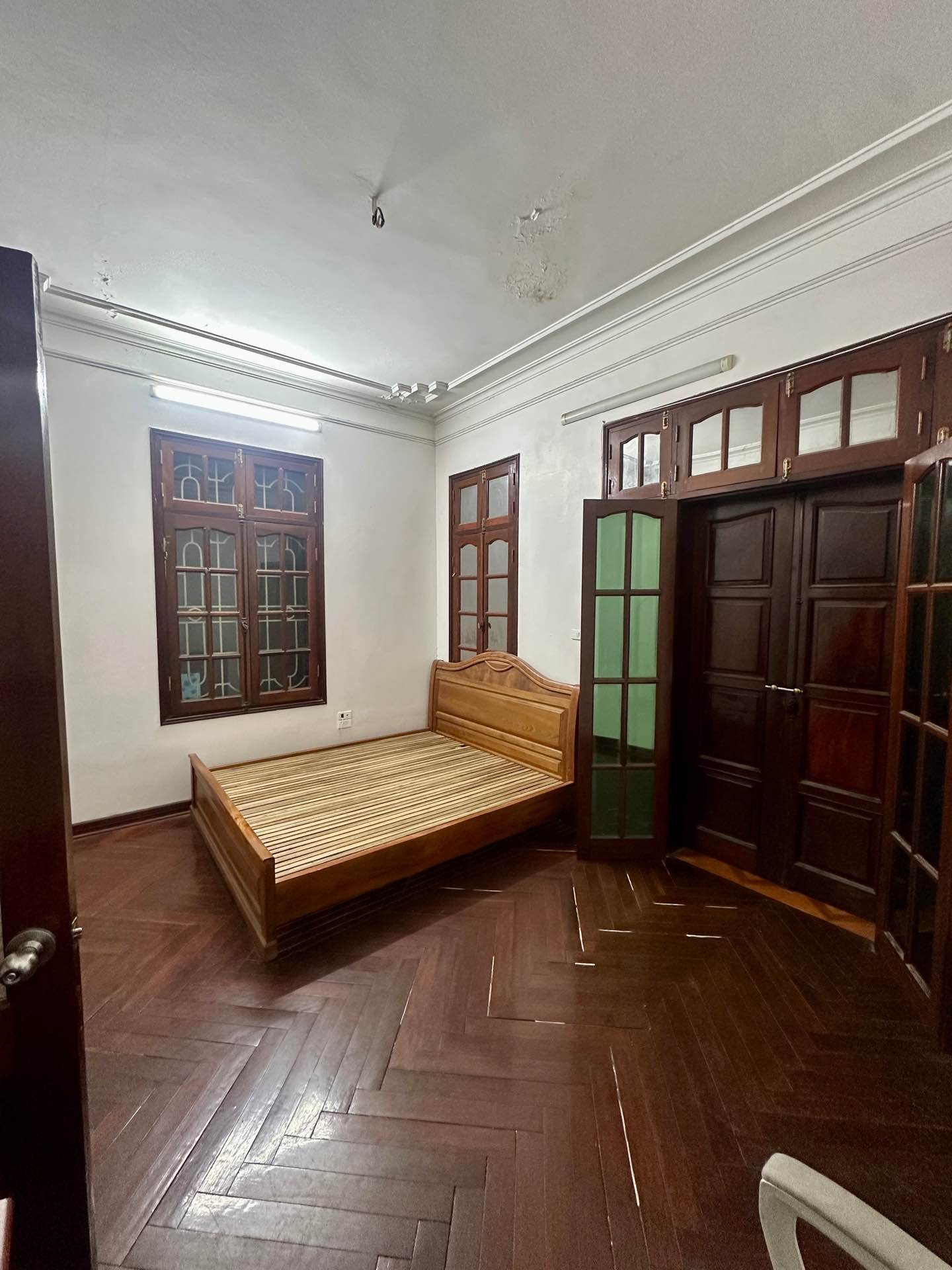 Bán nhà Cầu Giấy - diện tích 73m2 6 tầng - Lô góc 3 mặt thoáng - giá 29,5 tỷ