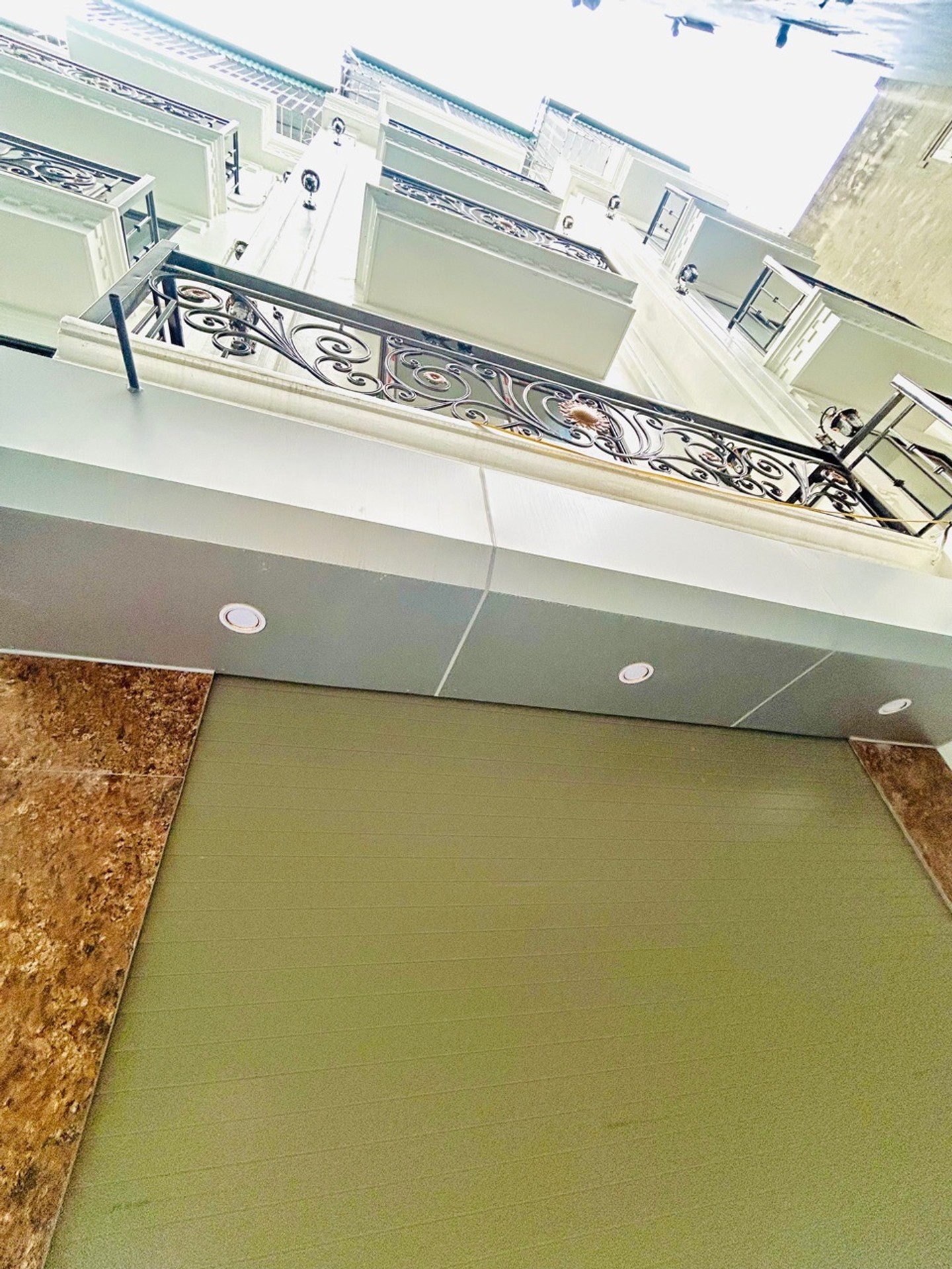 Bán nhà Nguyễn Khoái - diện tích 30m2 5 tầng - gần ô tô - giá 5,2 tỷ