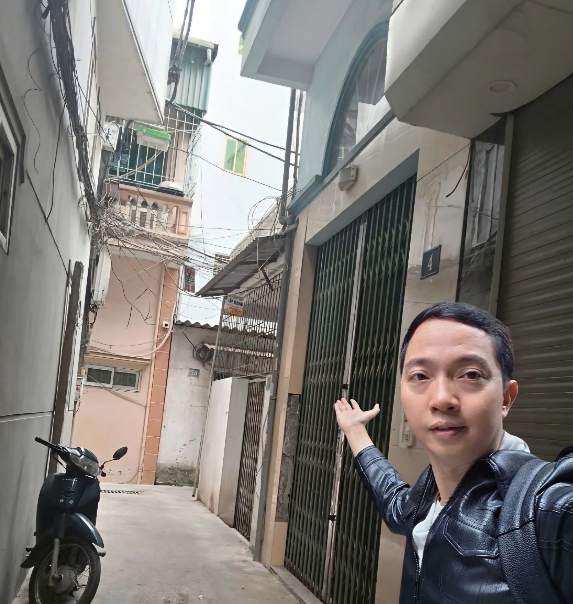 Bán nhà Minh Khai - diện tích 43m2 2 tầng - ô tô đỗ cửa - giá 12,99 tỷ