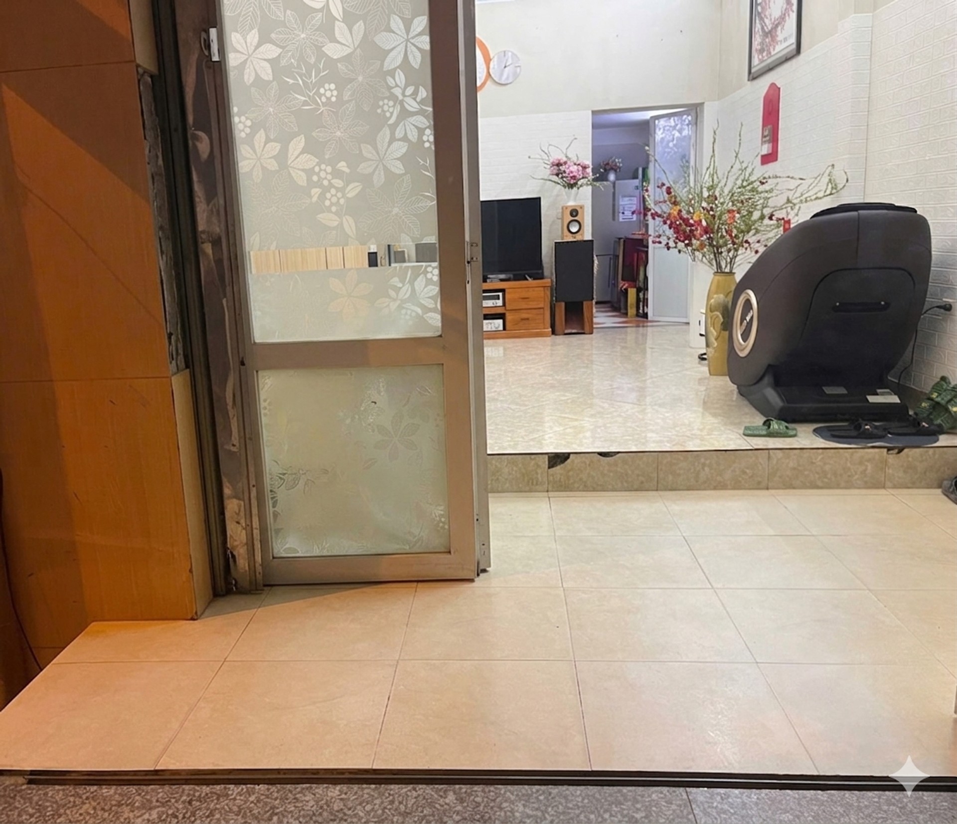 Bán nhà Minh Khai - diện tích 43m2 2 tầng - ô tô đỗ cửa - giá 12,99 tỷ