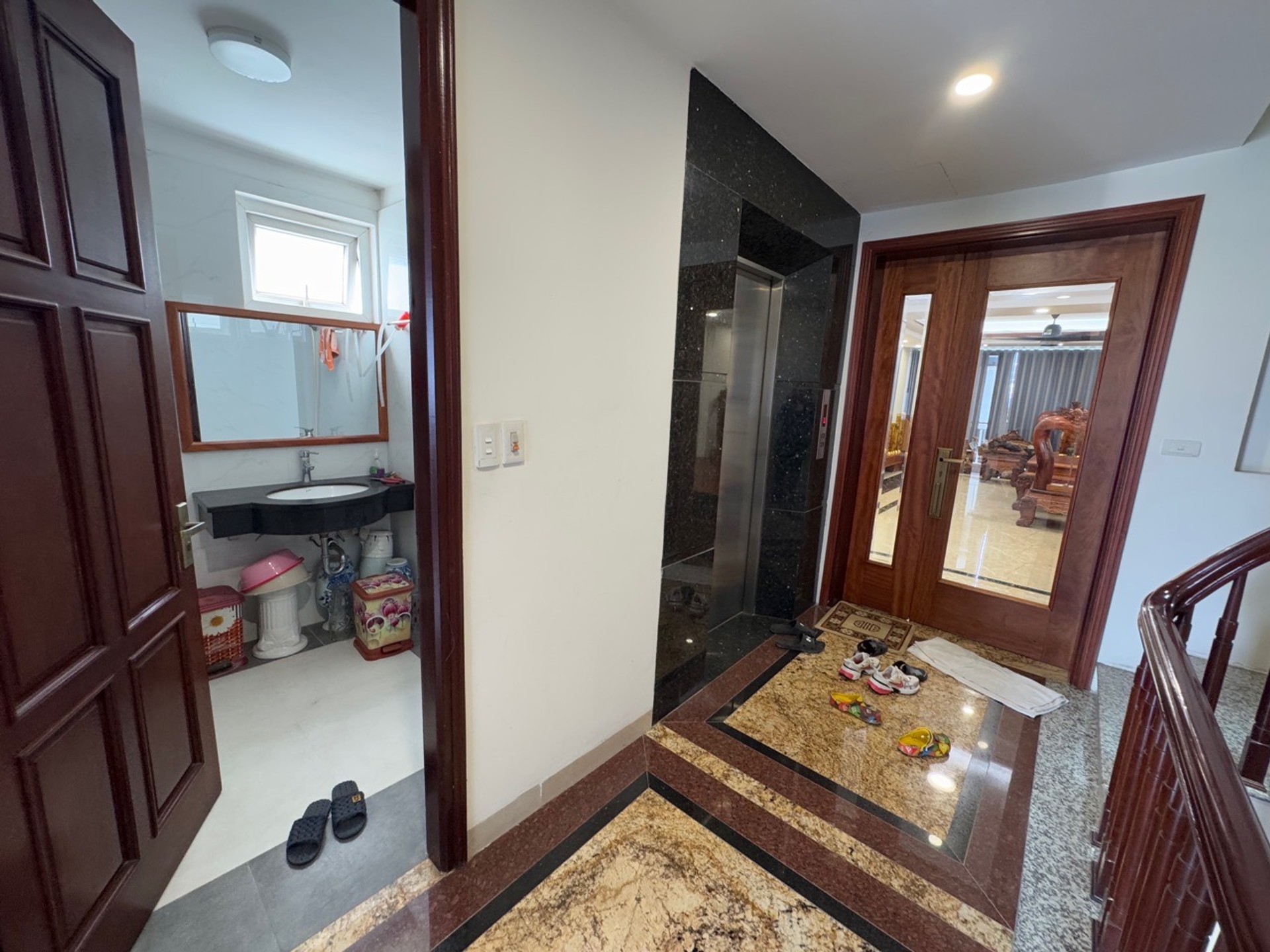 Bán nhà Nguyễn Hữu Thọ - diện tích 90m2 11 tầng - Ô tô tải tránh - giá 52,9 tỷ