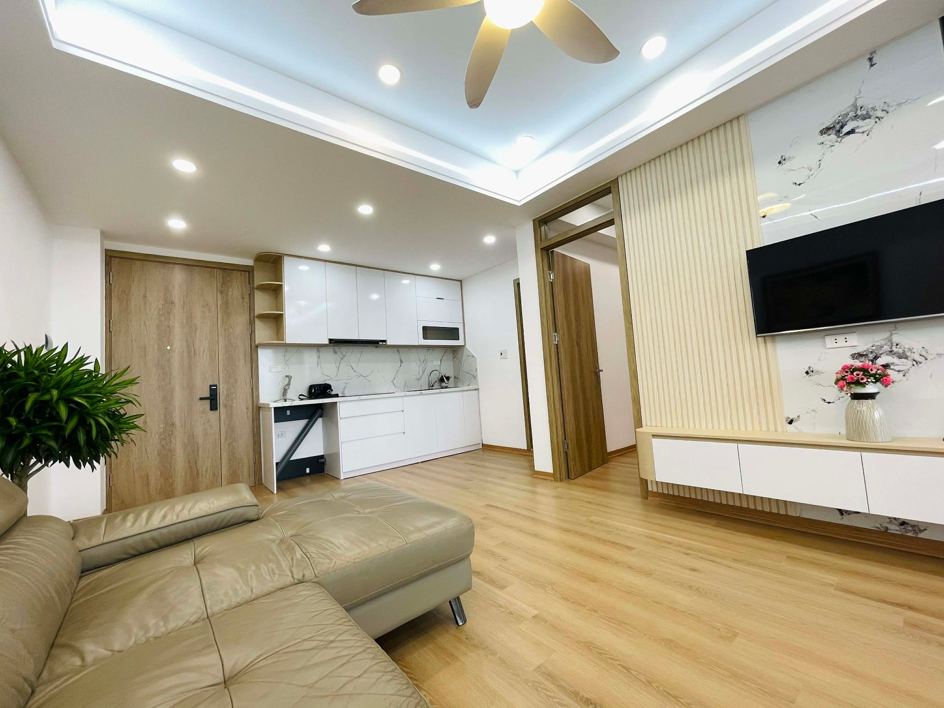 Bán nhà Tân Mai - diện tích 66m2 9 tầng - Nhà có chốt công an giao thông - giá 5,3 tỷ
