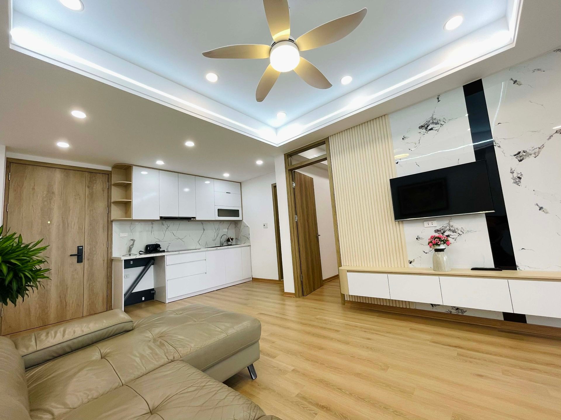 Bán nhà Tân Mai - diện tích 66m2 9 tầng - Nhà có chốt công an giao thông - giá 5,3 tỷ
