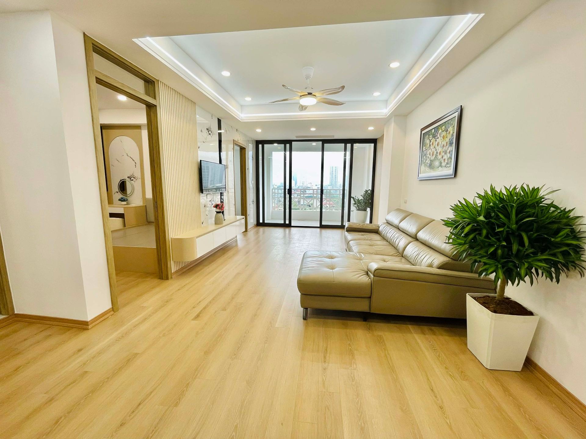 Bán nhà Tân Mai - diện tích 66m2 9 tầng - Nhà có chốt công an giao thông - giá 5,3 tỷ