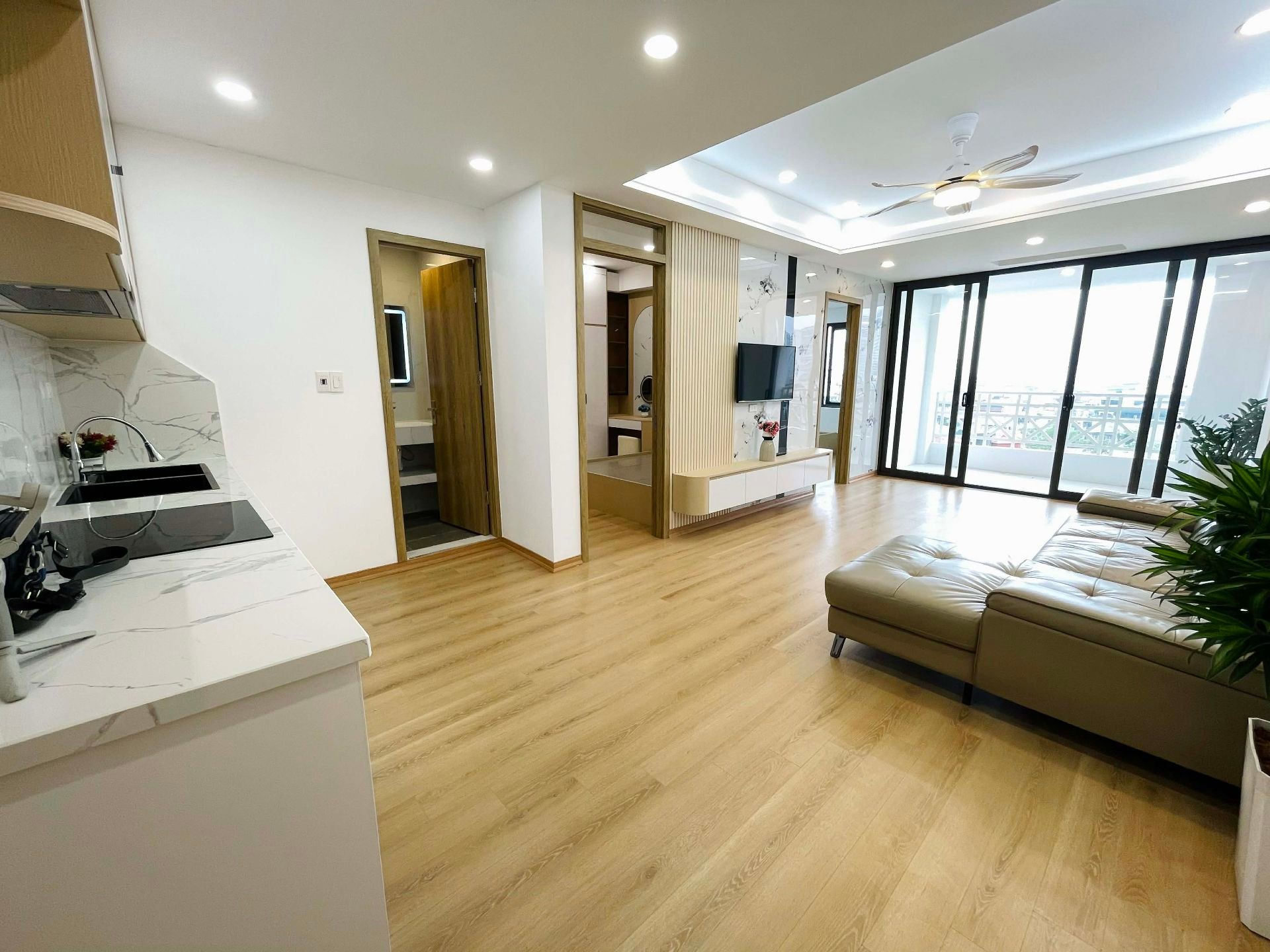 Bán nhà Tân Mai - diện tích 66m2 9 tầng - Nhà có chốt công an giao thông - giá 5,3 tỷ