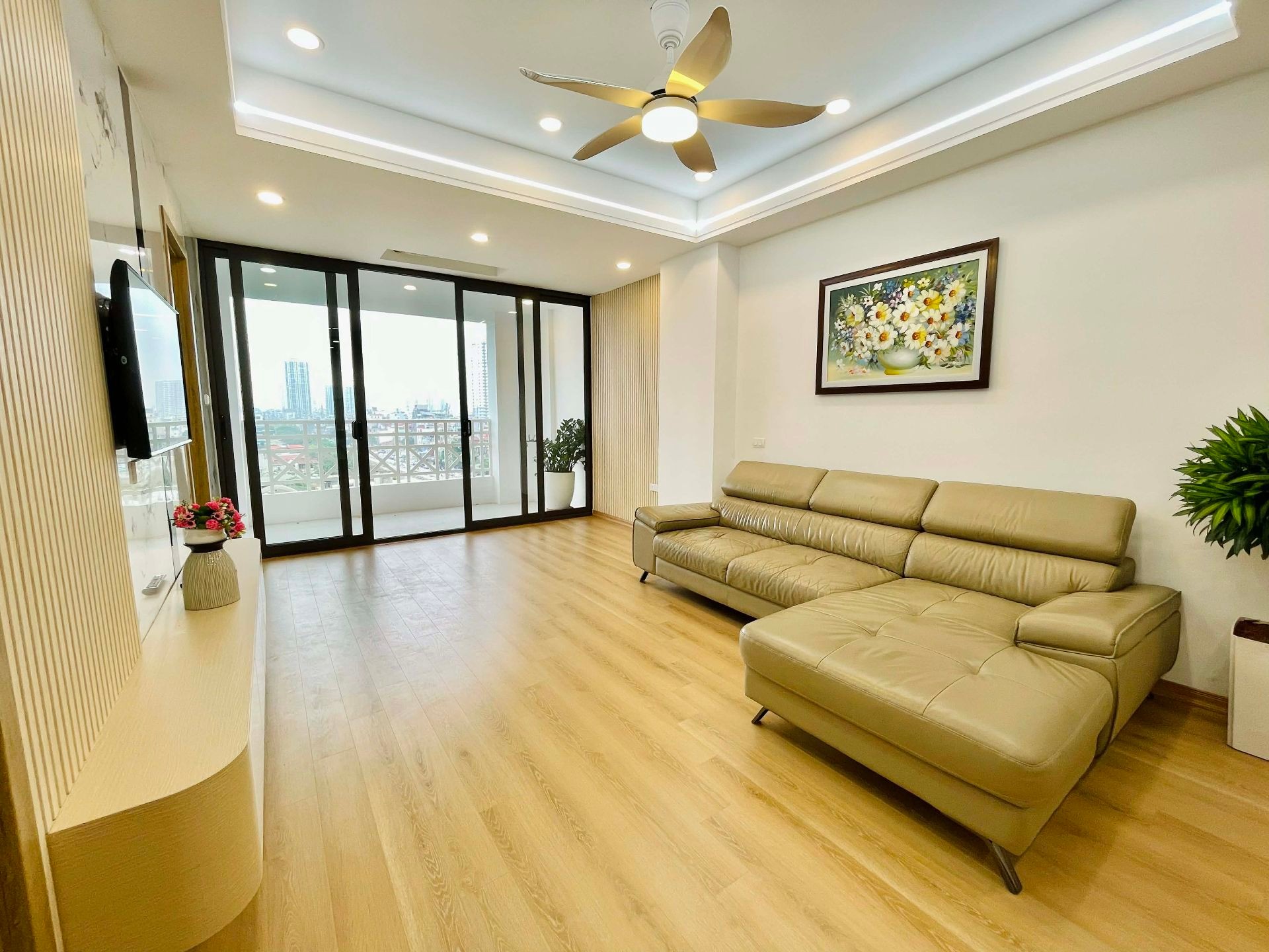Bán nhà Tân Mai - diện tích 66m2 9 tầng - Nhà có chốt công an giao thông - giá 5,3 tỷ