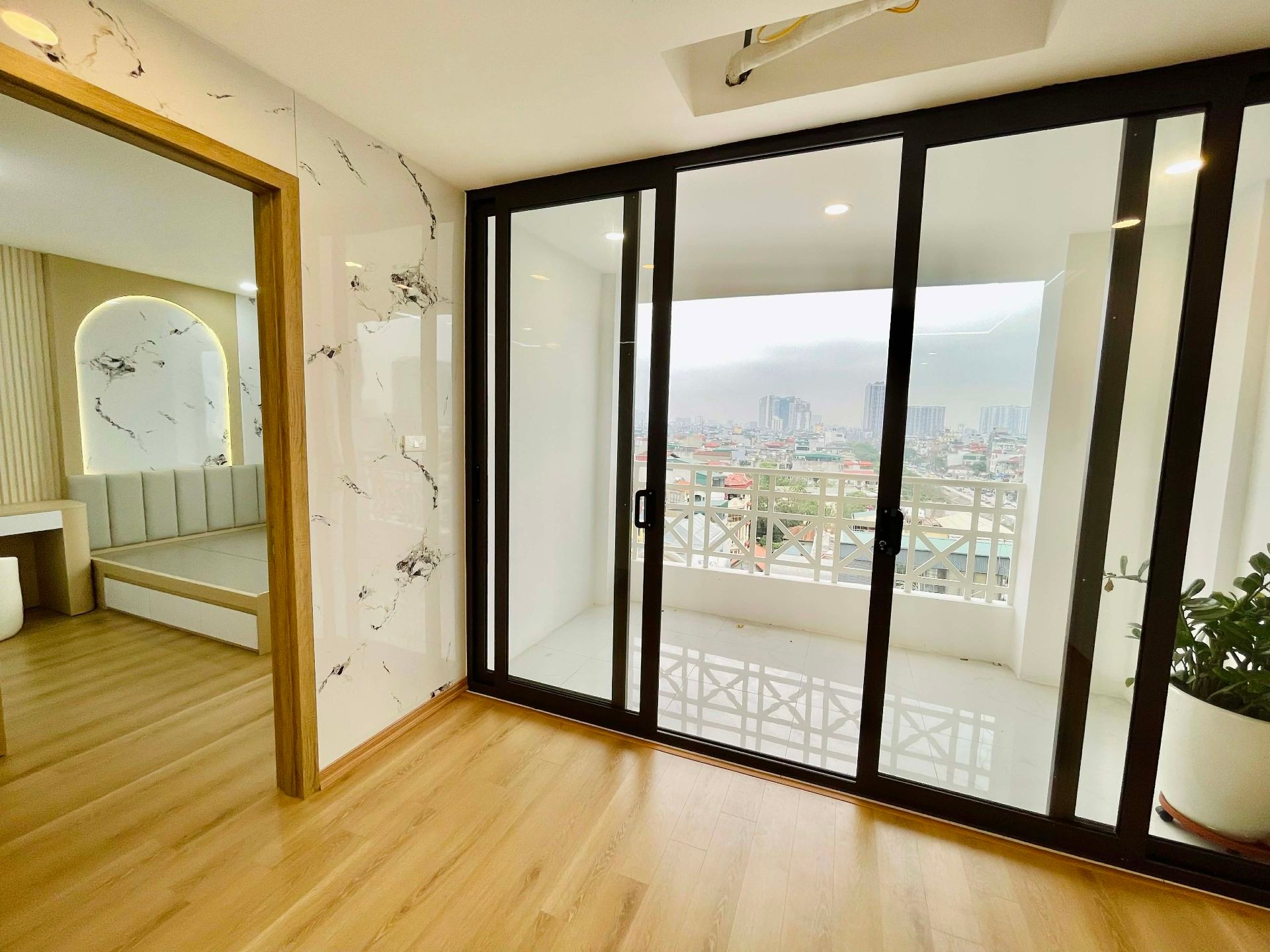 Bán nhà Tân Mai - diện tích 66m2 9 tầng - Nhà có chốt công an giao thông - giá 5,3 tỷ