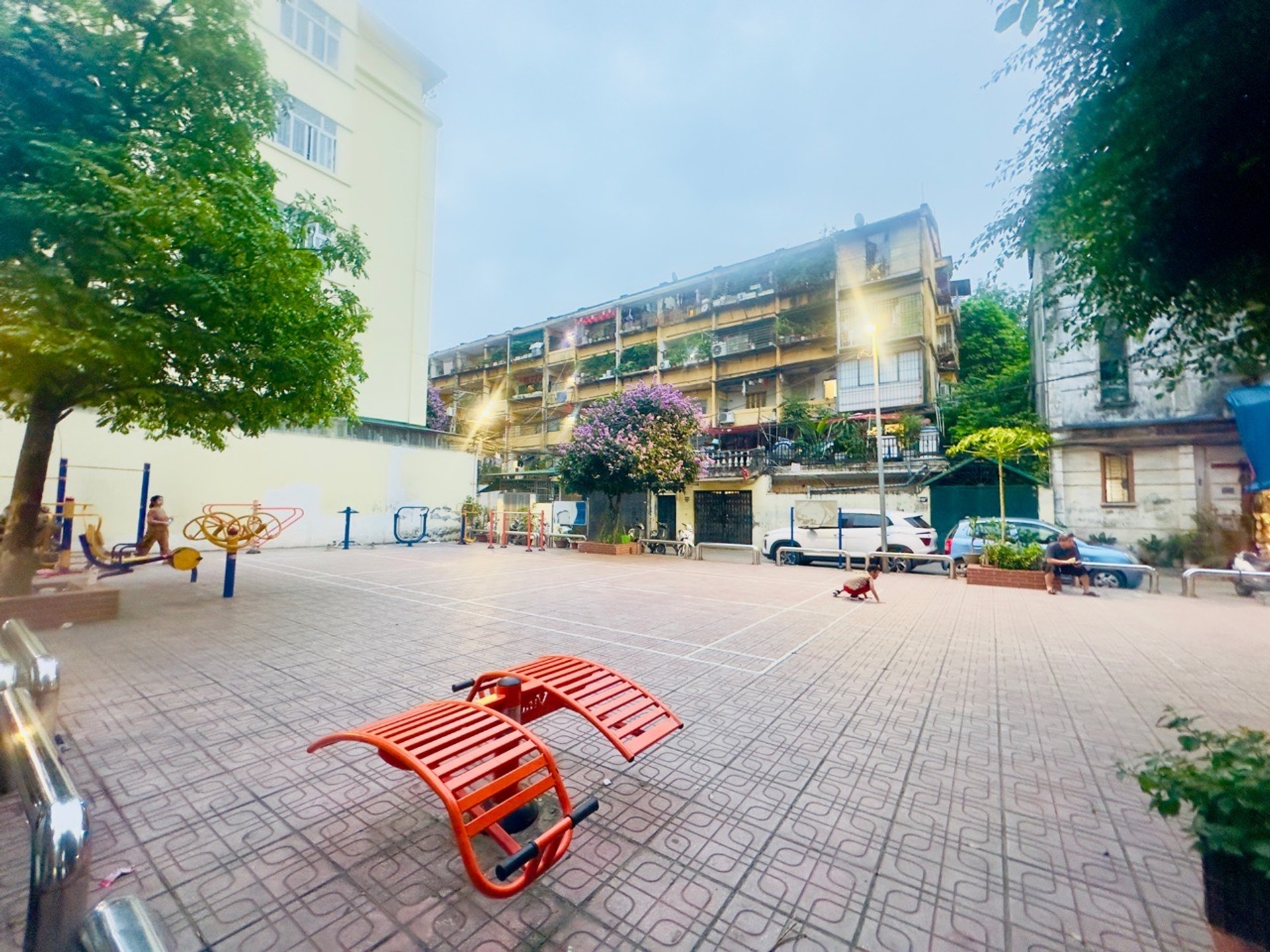Bán nhà Quỳnh Mai - diện tích 60m2 1 tầng - Ô TÔ ĐỖ TRƯỚC NHÀ - giá 2,5 tỷ