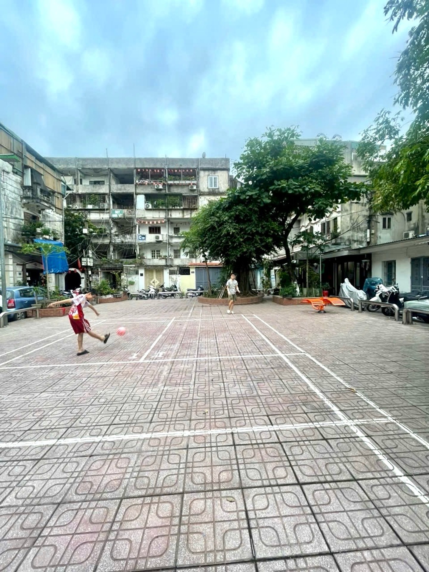 Bán nhà Quỳnh Mai - diện tích 60m2 1 tầng - Ô TÔ ĐỖ TRƯỚC NHÀ - giá 2,5 tỷ