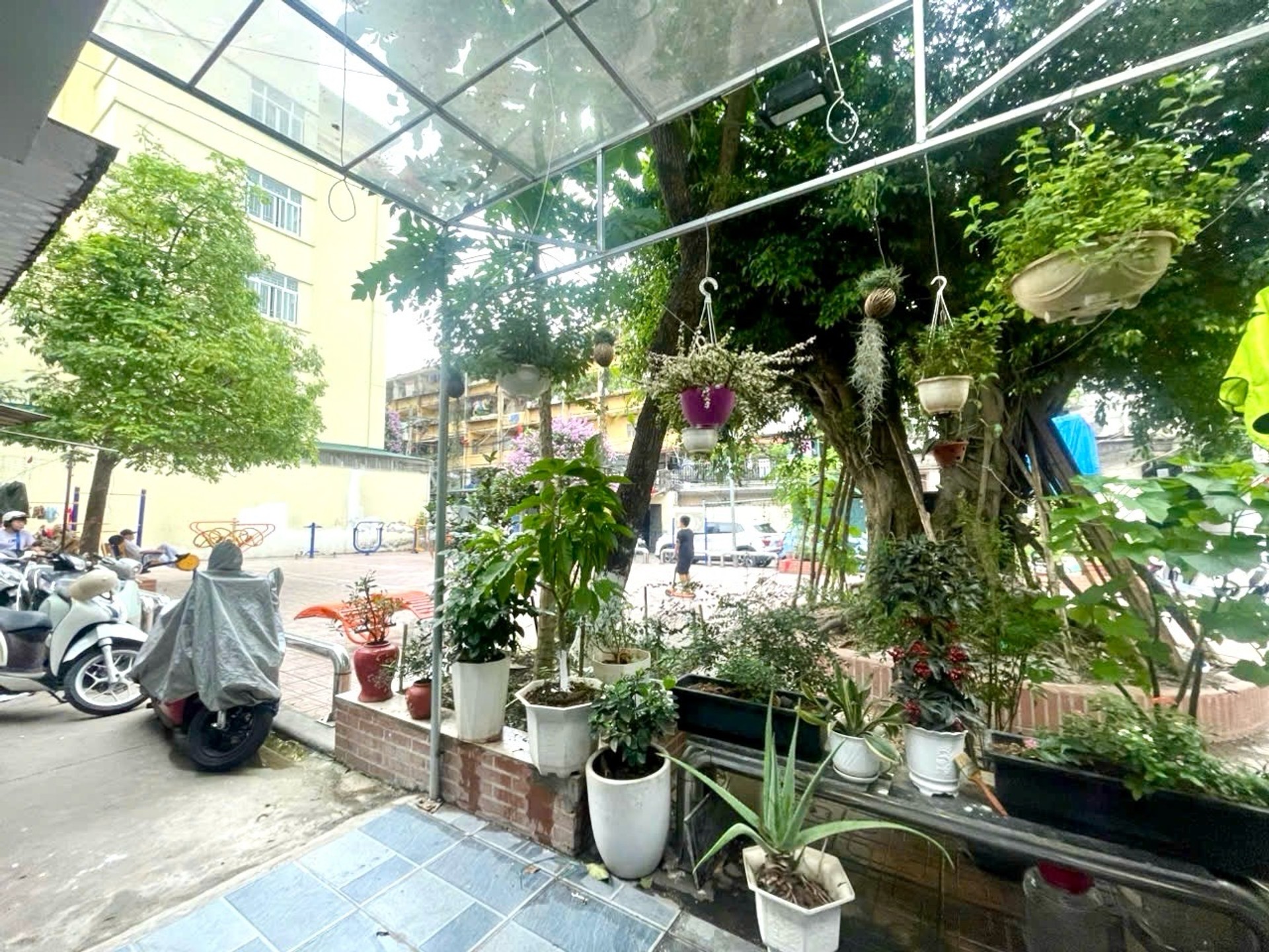 Bán nhà Quỳnh Mai - diện tích 60m2 1 tầng - Ô TÔ ĐỖ TRƯỚC NHÀ - giá 2,5 tỷ