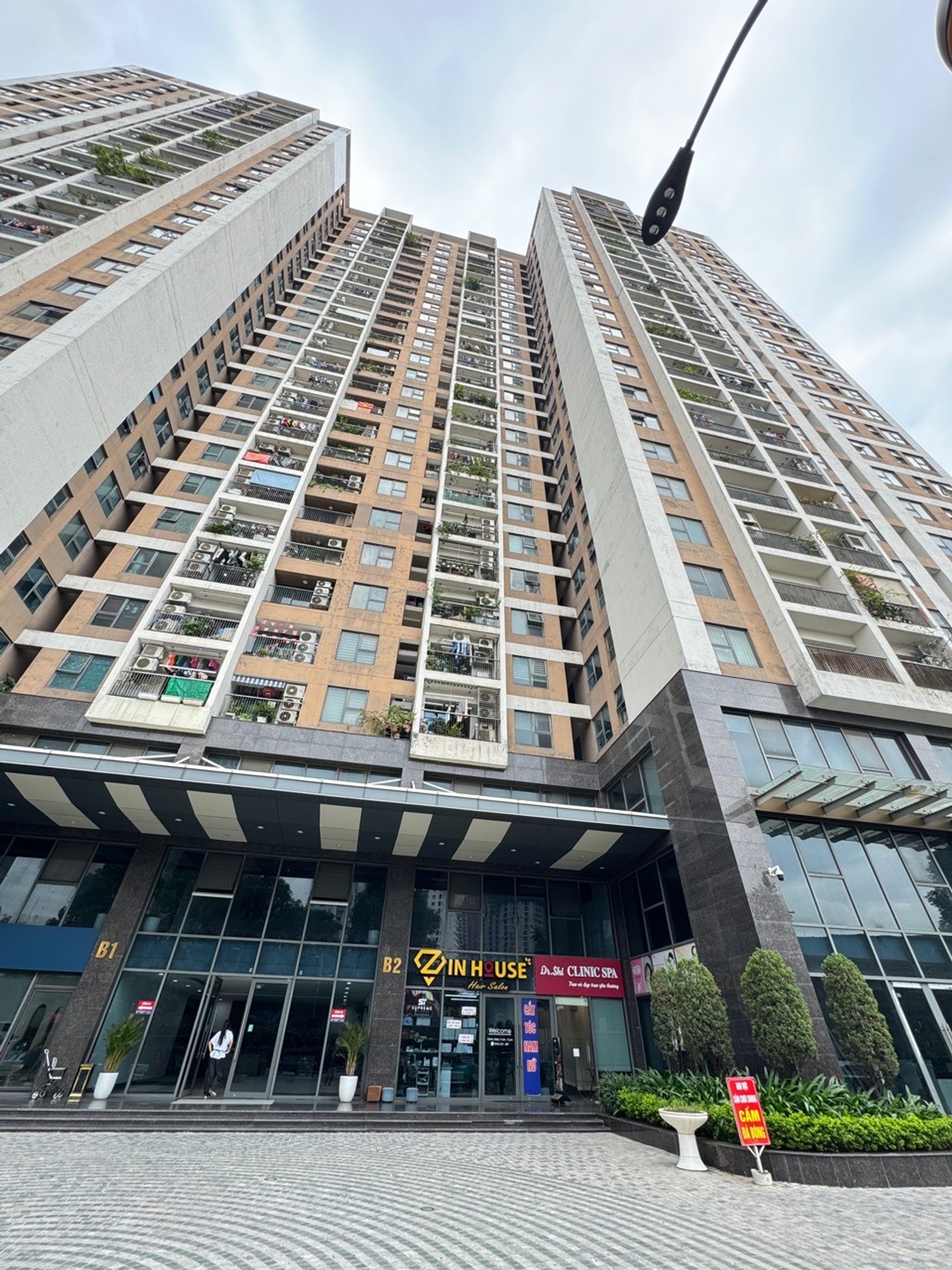 Bán nhà Định Công - diện tích 99m2 1 tầng - Căn góc, vị trí đắc địa - giá 10,9 tỷ