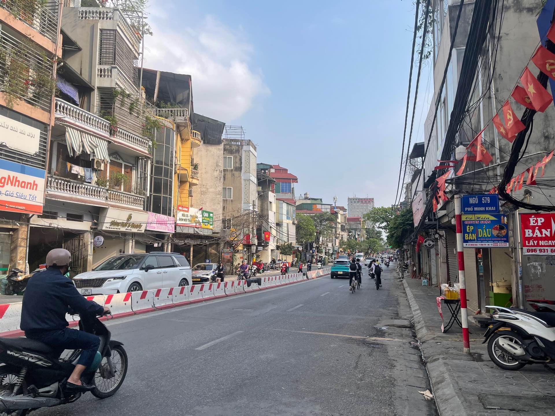 Bán nhà Minh Khai - diện tích 71m2 1 tầng - Mặt phố - giá 18 tỷ