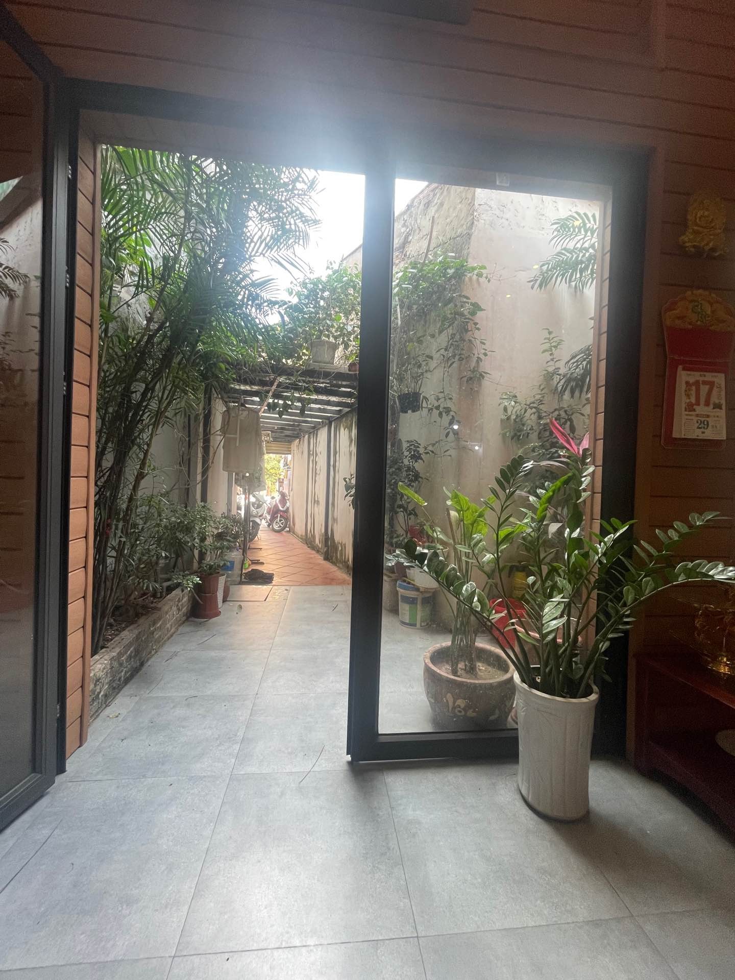 Bán nhà Minh Khai - diện tích 71m2 1 tầng - Mặt phố - giá 18 tỷ