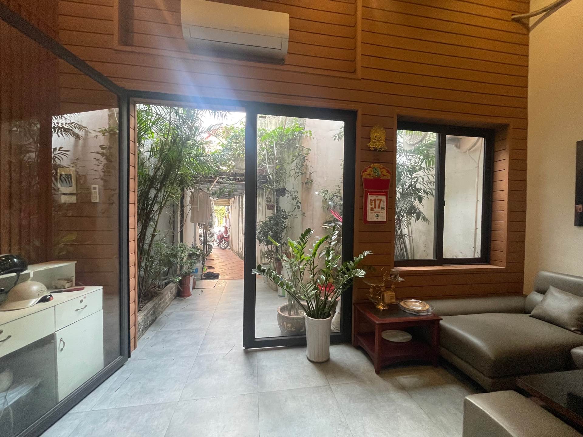 Bán nhà Minh Khai - diện tích 71m2 1 tầng - Mặt phố - giá 18 tỷ