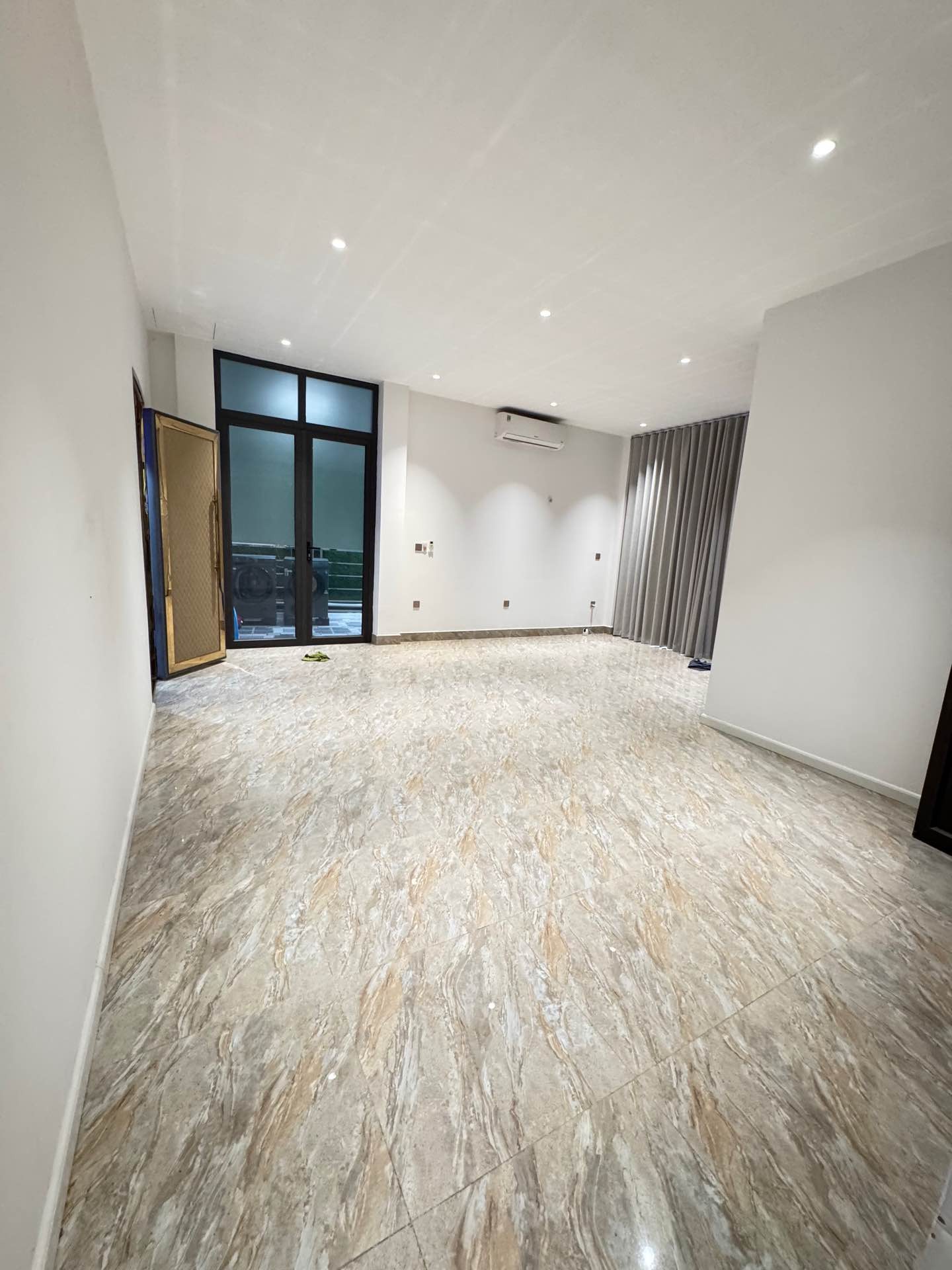 Bán nhà Tương Mai - diện tích 174m2 3 tầng - Chỉ có 1 mặt tiền - giá 65 tỷ