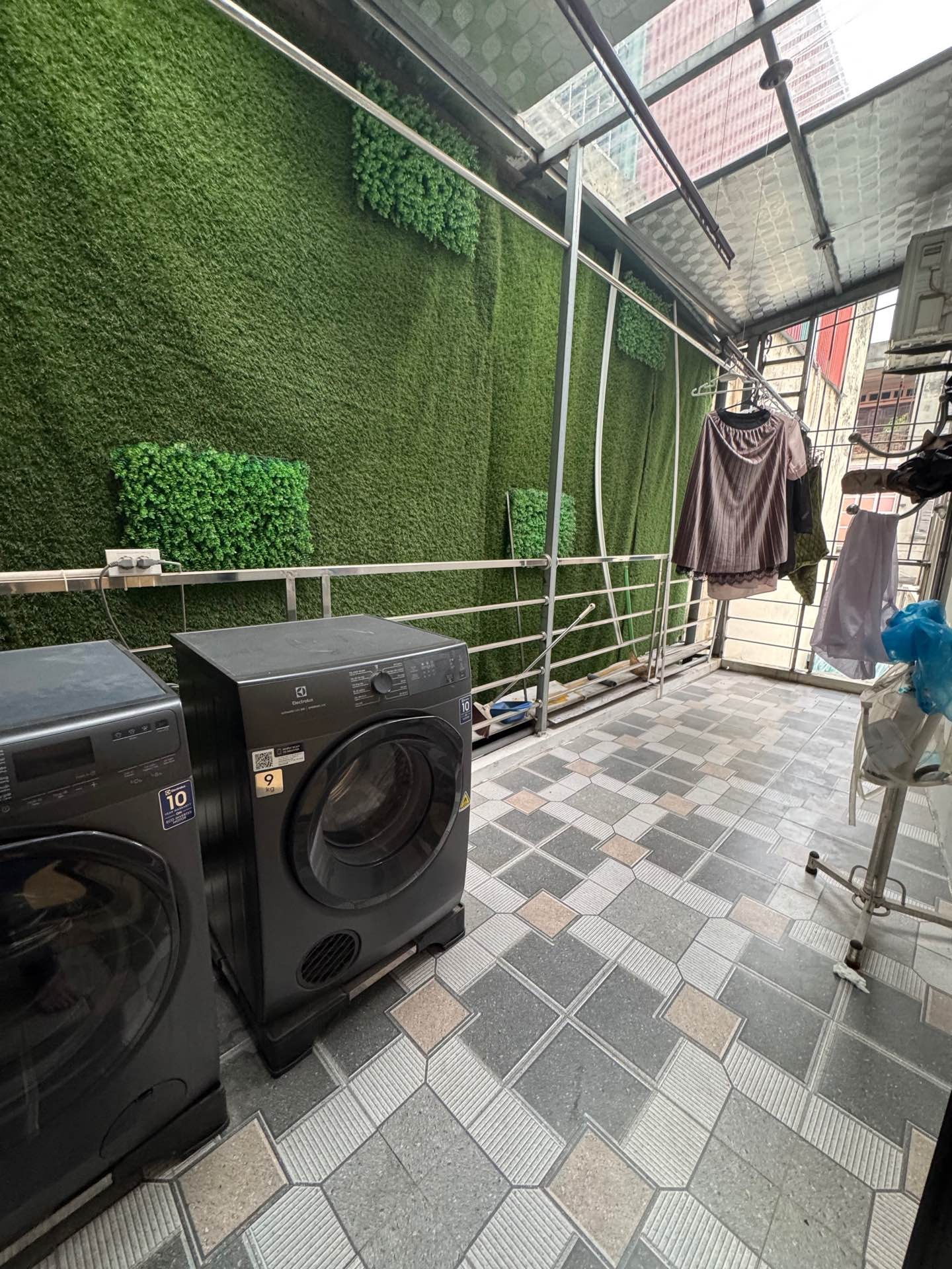 Bán nhà Tương Mai - diện tích 174m2 3 tầng - Chỉ có 1 mặt tiền - giá 65 tỷ