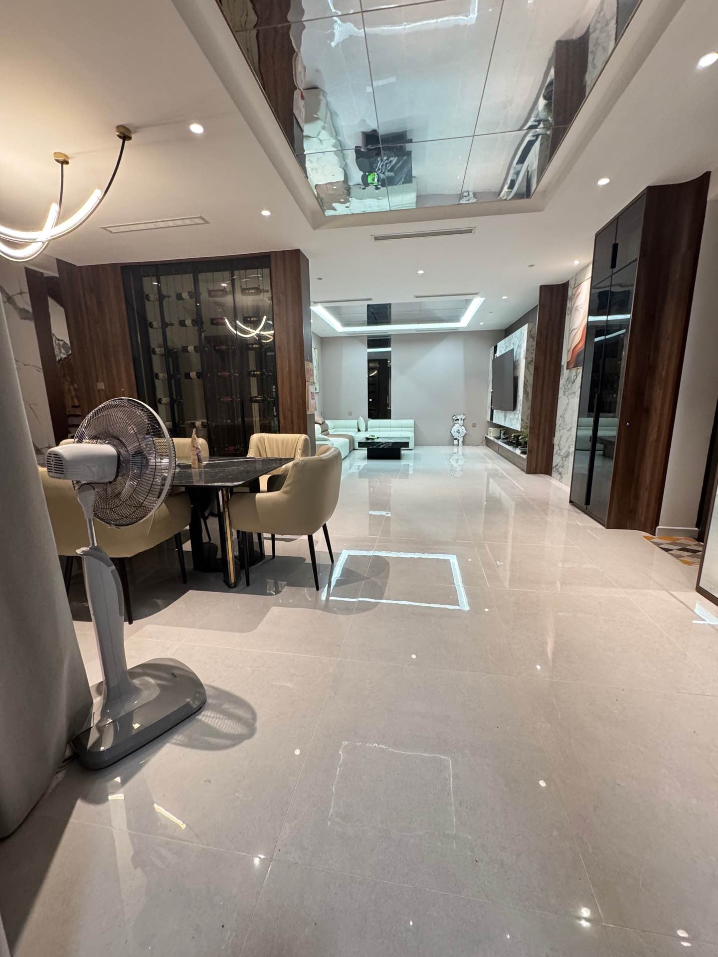 Bán nhà Tương Mai - diện tích 174m2 3 tầng - Chỉ có 1 mặt tiền - giá 65 tỷ