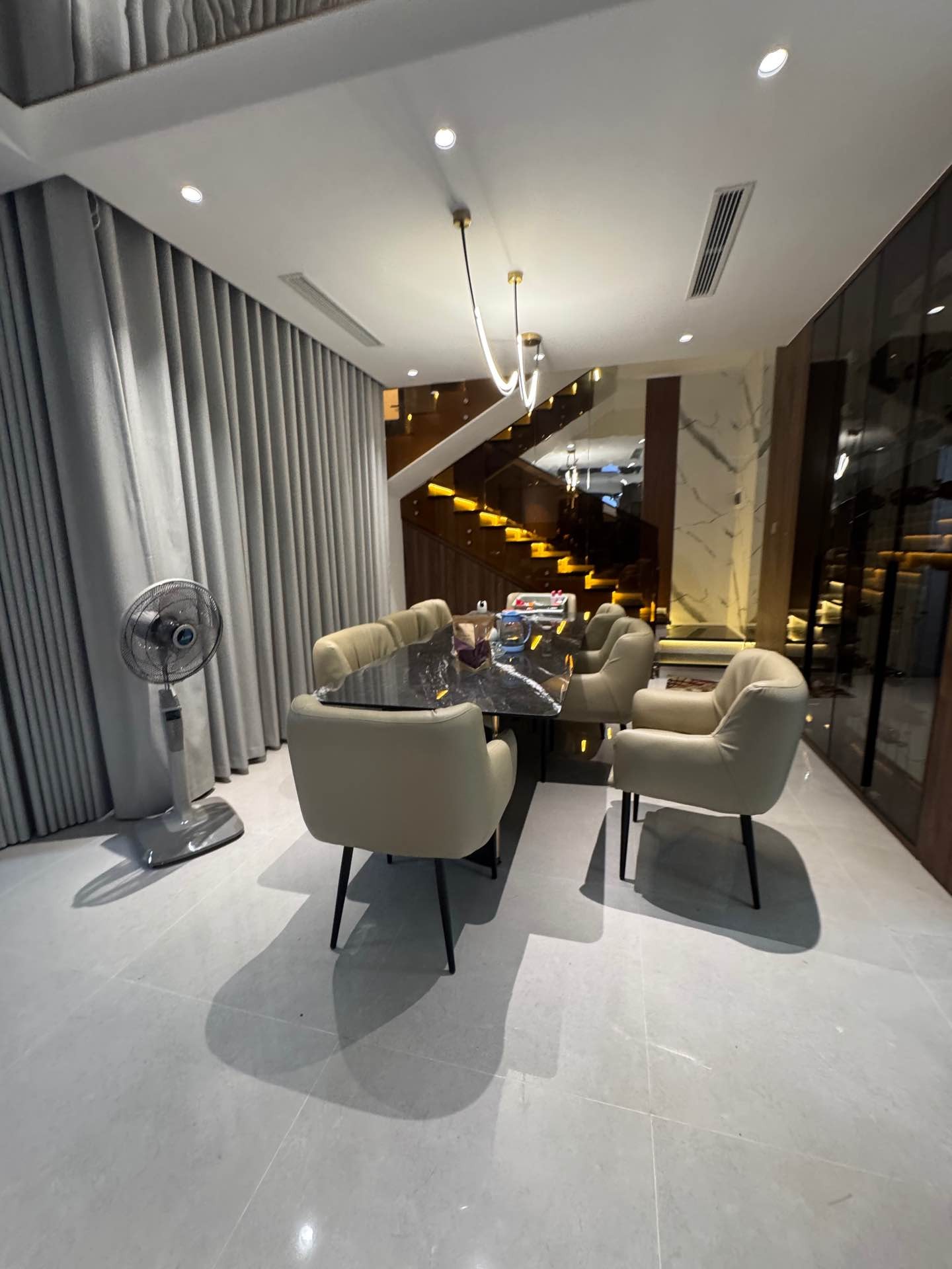 Bán nhà Tương Mai - diện tích 174m2 3 tầng - Chỉ có 1 mặt tiền - giá 65 tỷ