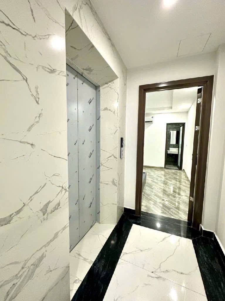 Bán nhà Ngọc Hồi - diện tích 67m2 6 tầng - ô tô đỗ cửa - giá 14,5 tỷ