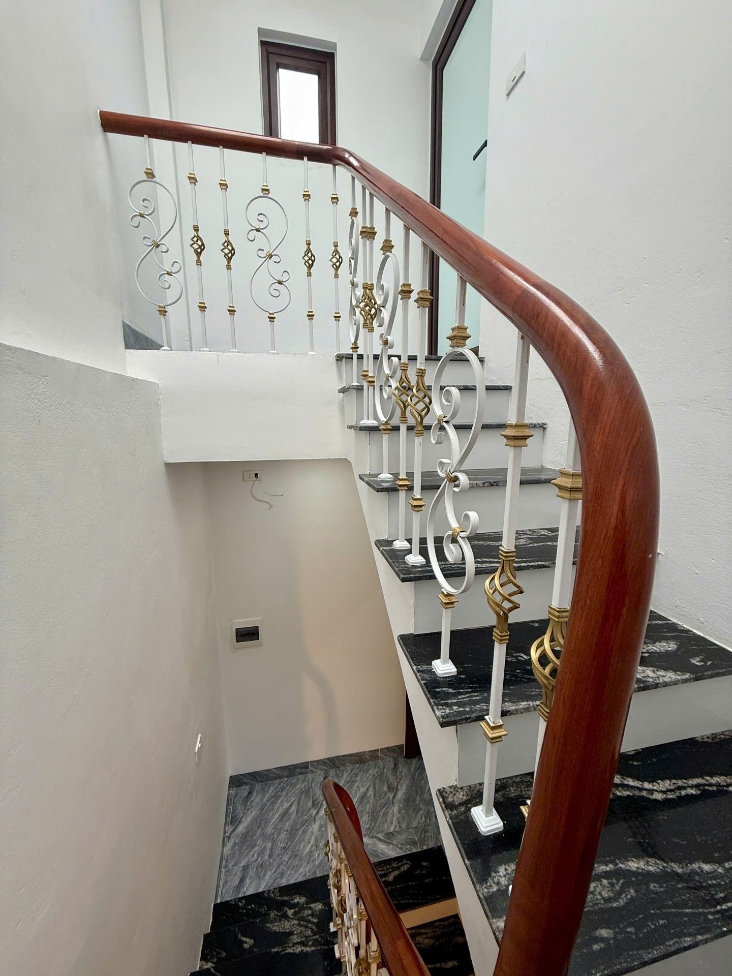 Bán nhà Tân Mai - diện tích 26m2 5 tầng - Nhà đẹp đủ công năng - giá 8,6 tỷ