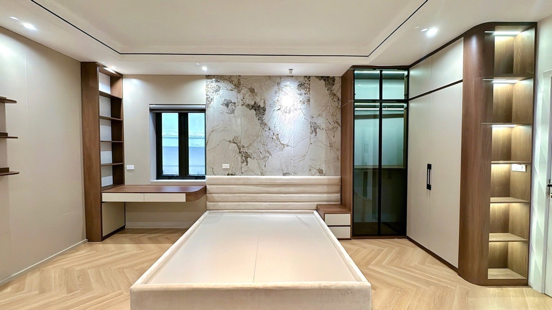 Bán nhà Hoàng Văn Thái - diện tích 50m2 6 tầng - Thang máy - giá 14,5 tỷ