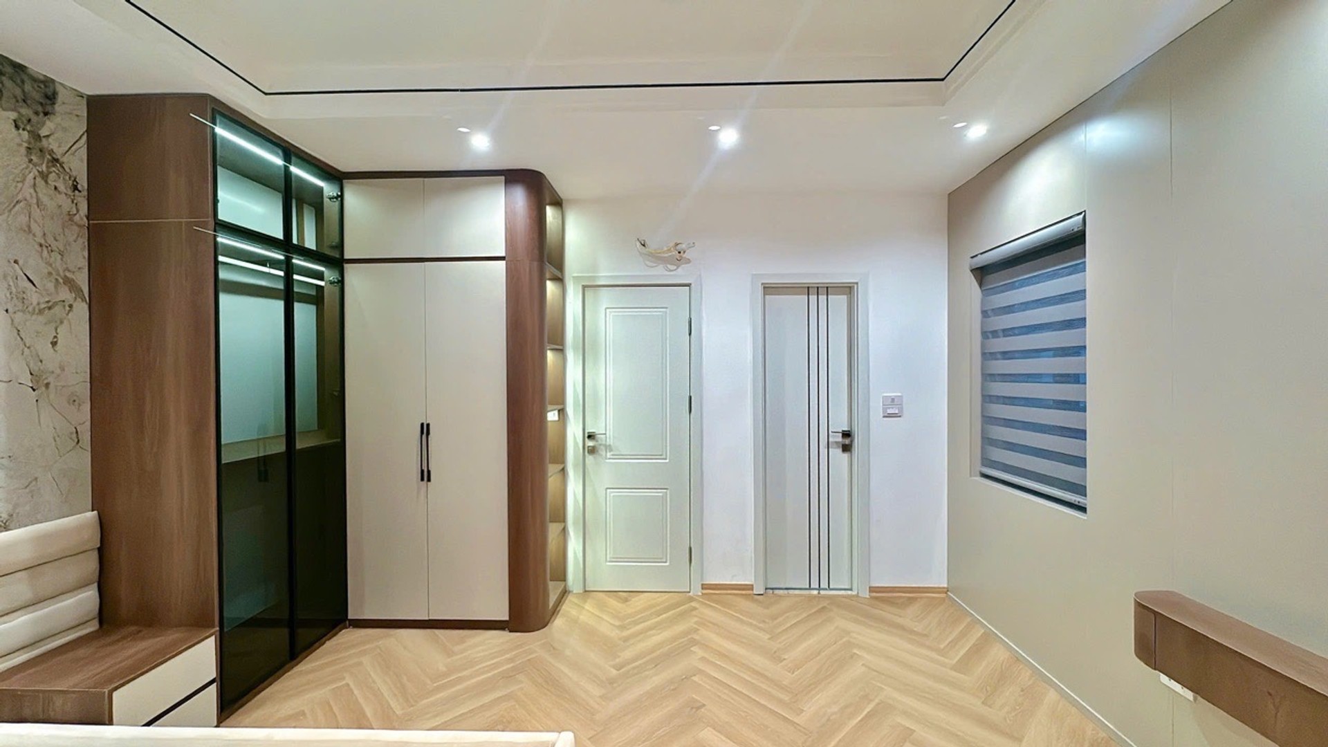 Bán nhà Hoàng Văn Thái - diện tích 50m2 6 tầng - Thang máy - giá 14,5 tỷ