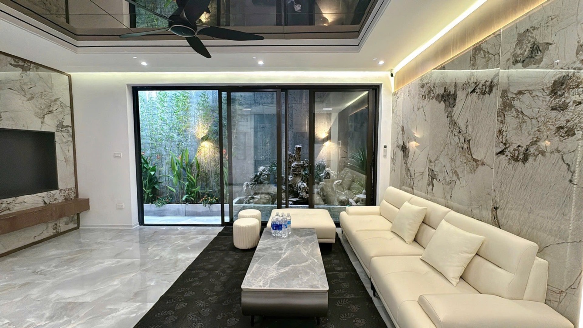 Bán nhà Hoàng Văn Thái - diện tích 50m2 6 tầng - Thang máy - giá 14,5 tỷ