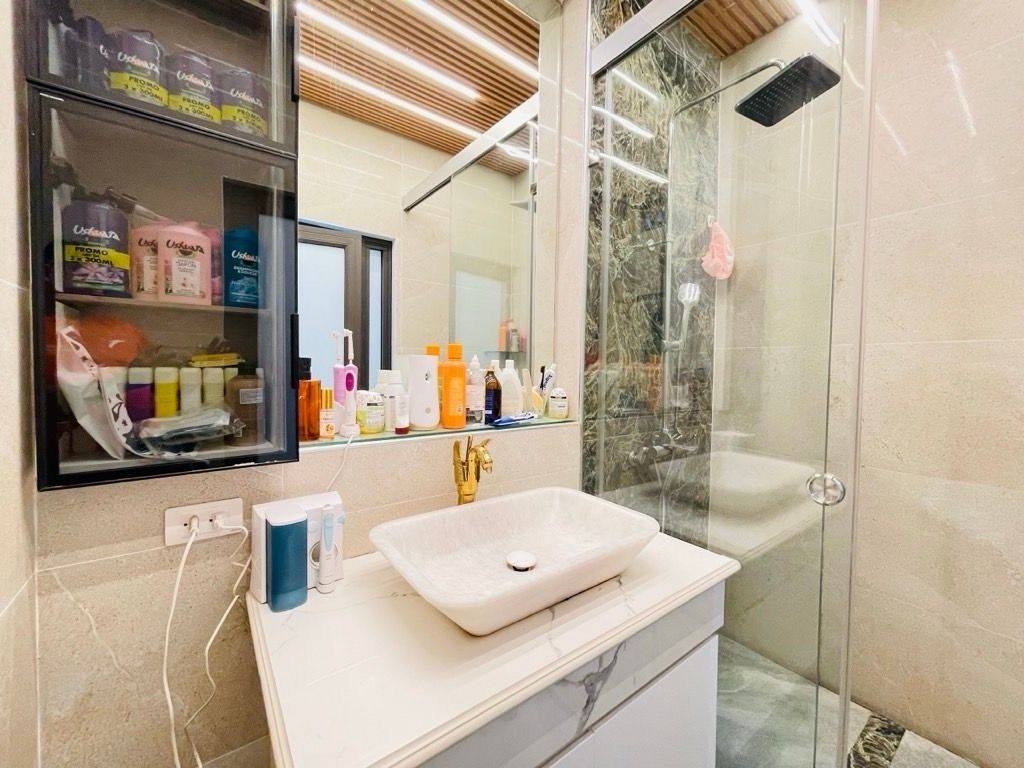 Bán nhà Hoàng Mai - diện tích 70m2 2 tầng - Ô TÔ - giá 23,5 tỷ